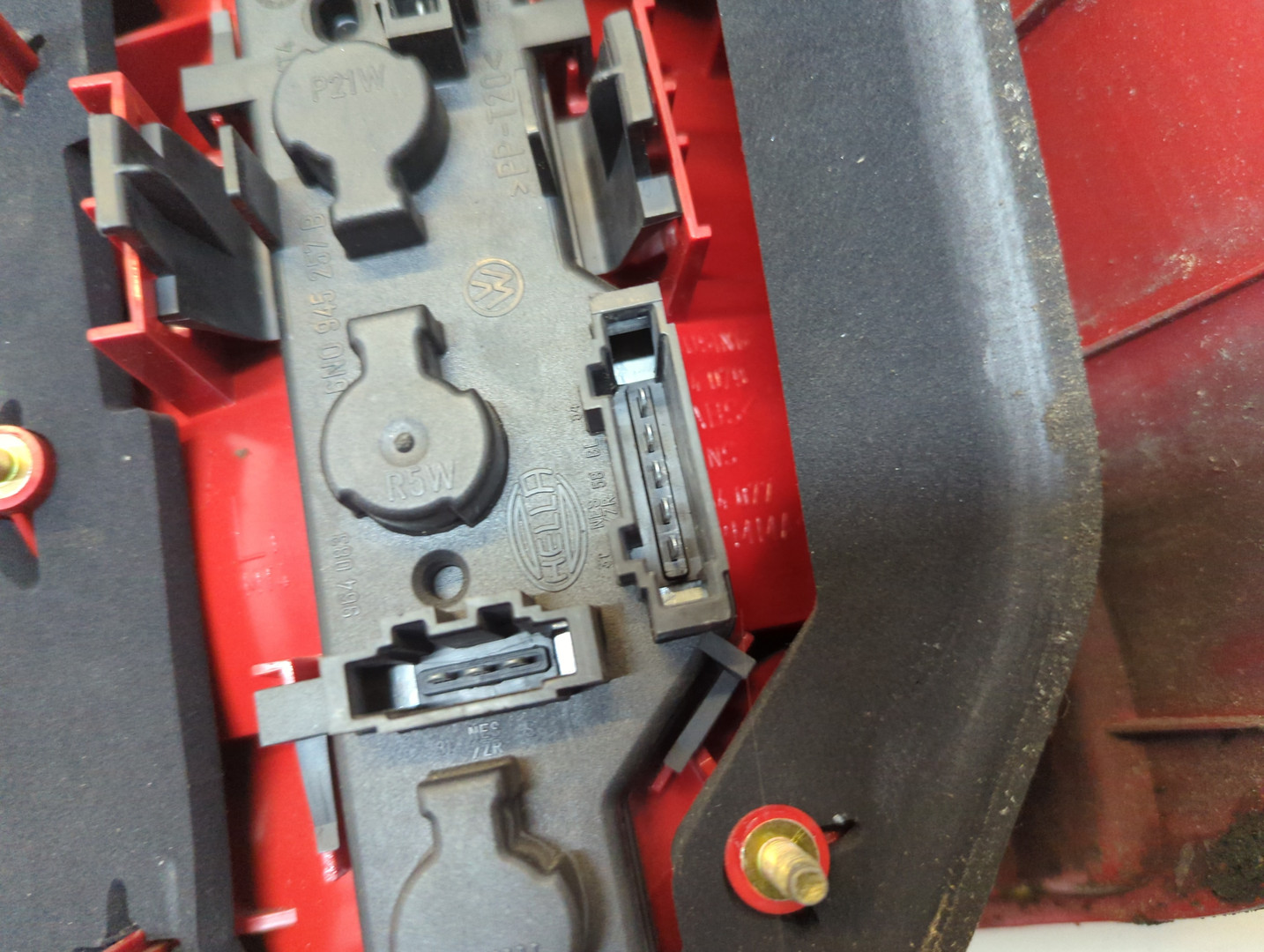 Фонарь задний левый