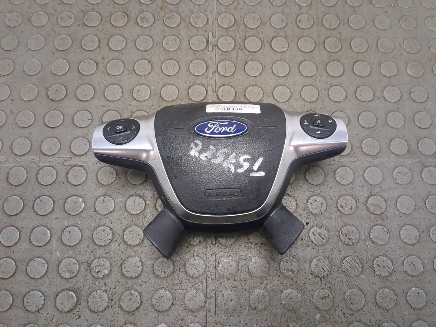 Подушка безопасности в рулевое колесо