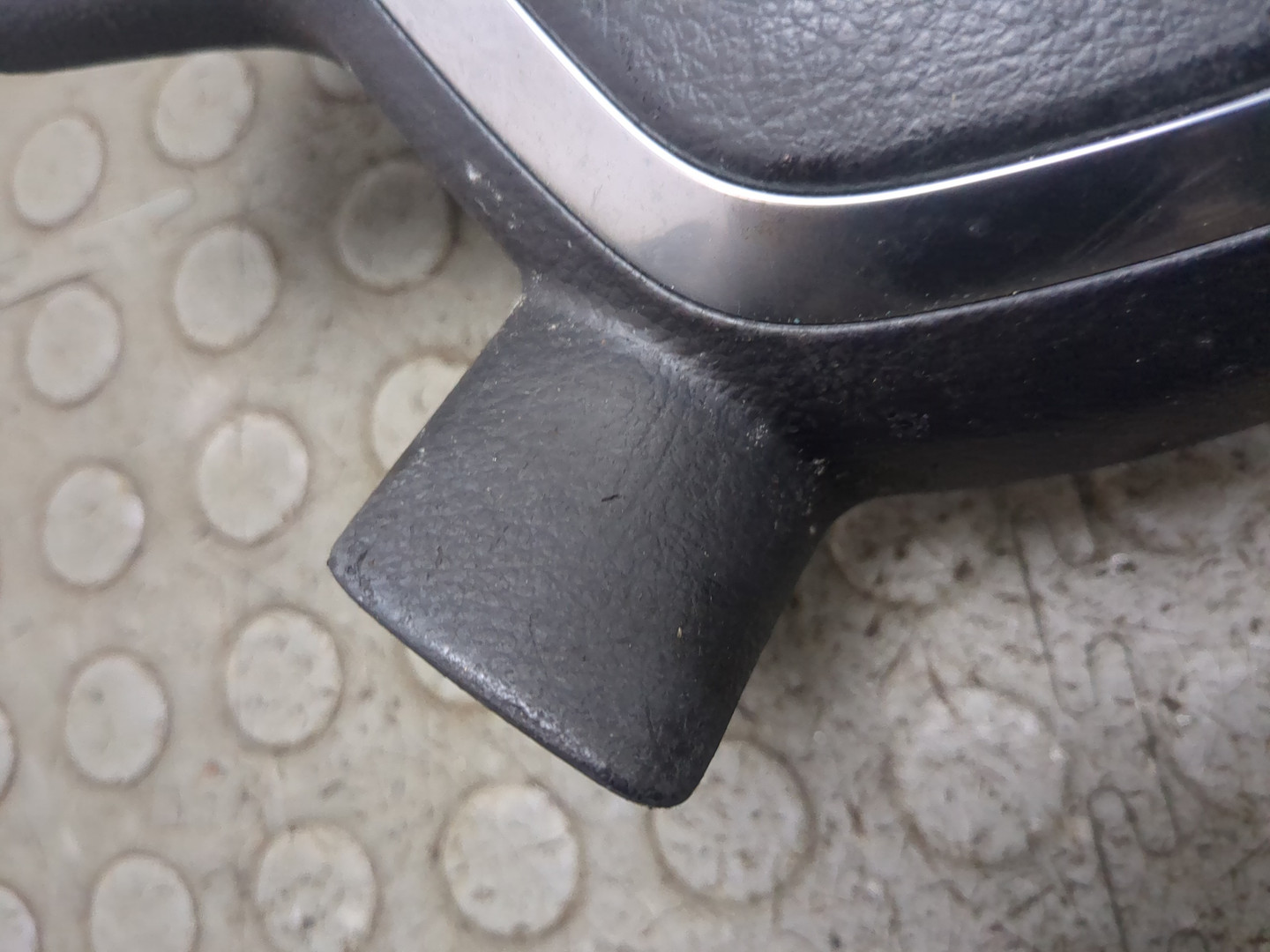 Подушка безопасности в рулевое колесо