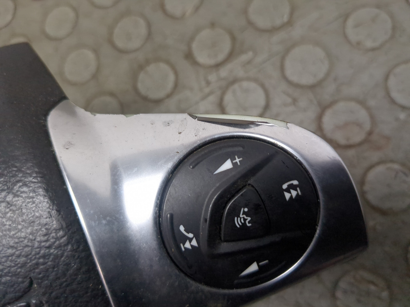 Подушка безопасности в рулевое колесо