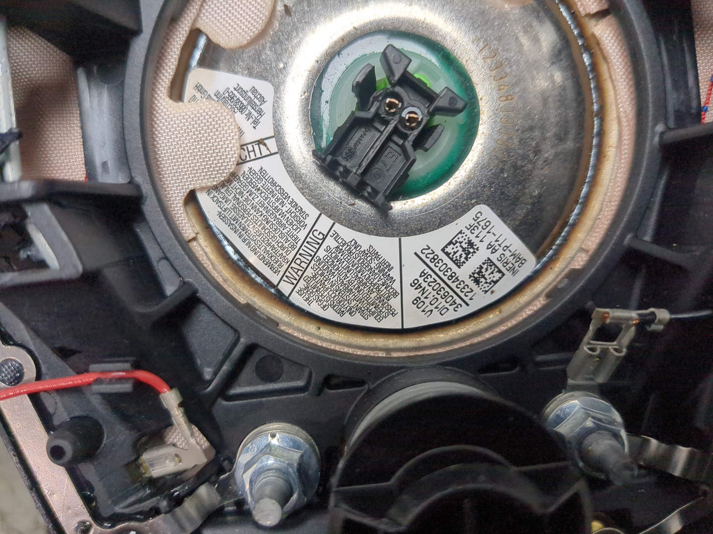 Подушка безопасности в рулевое колесо