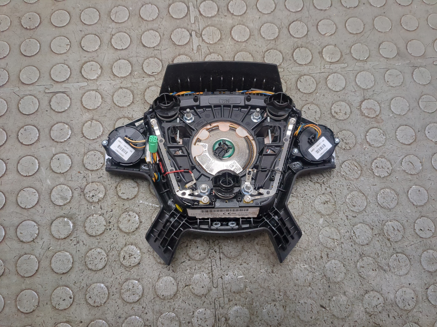 Подушка безопасности в рулевое колесо