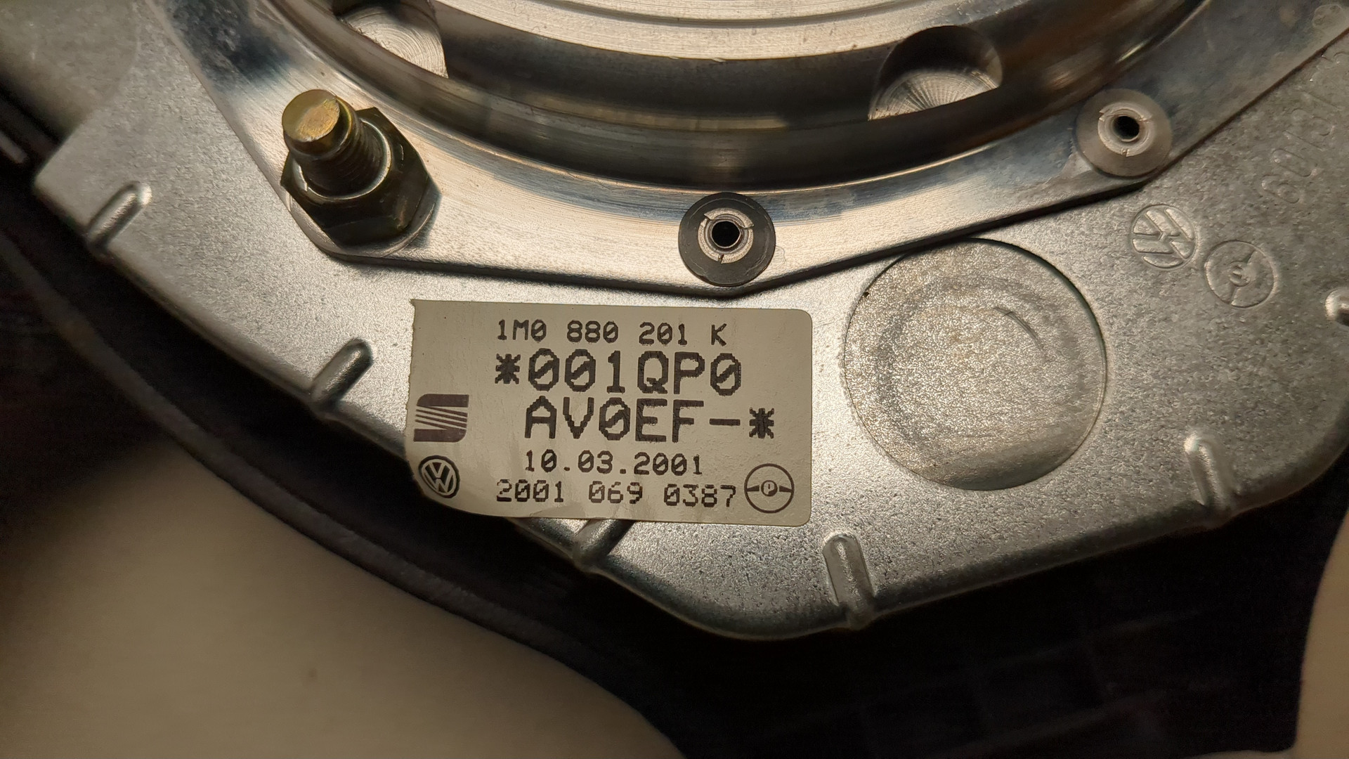 Подушка безопасности в рулевое колесо