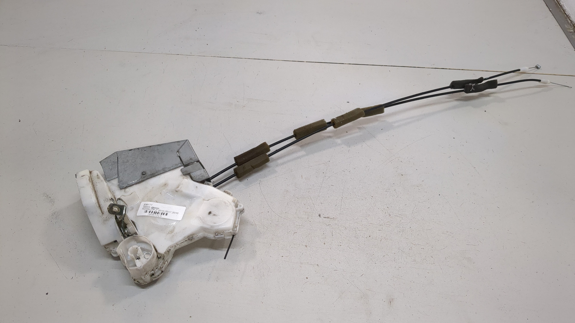 Замок двери передней правой