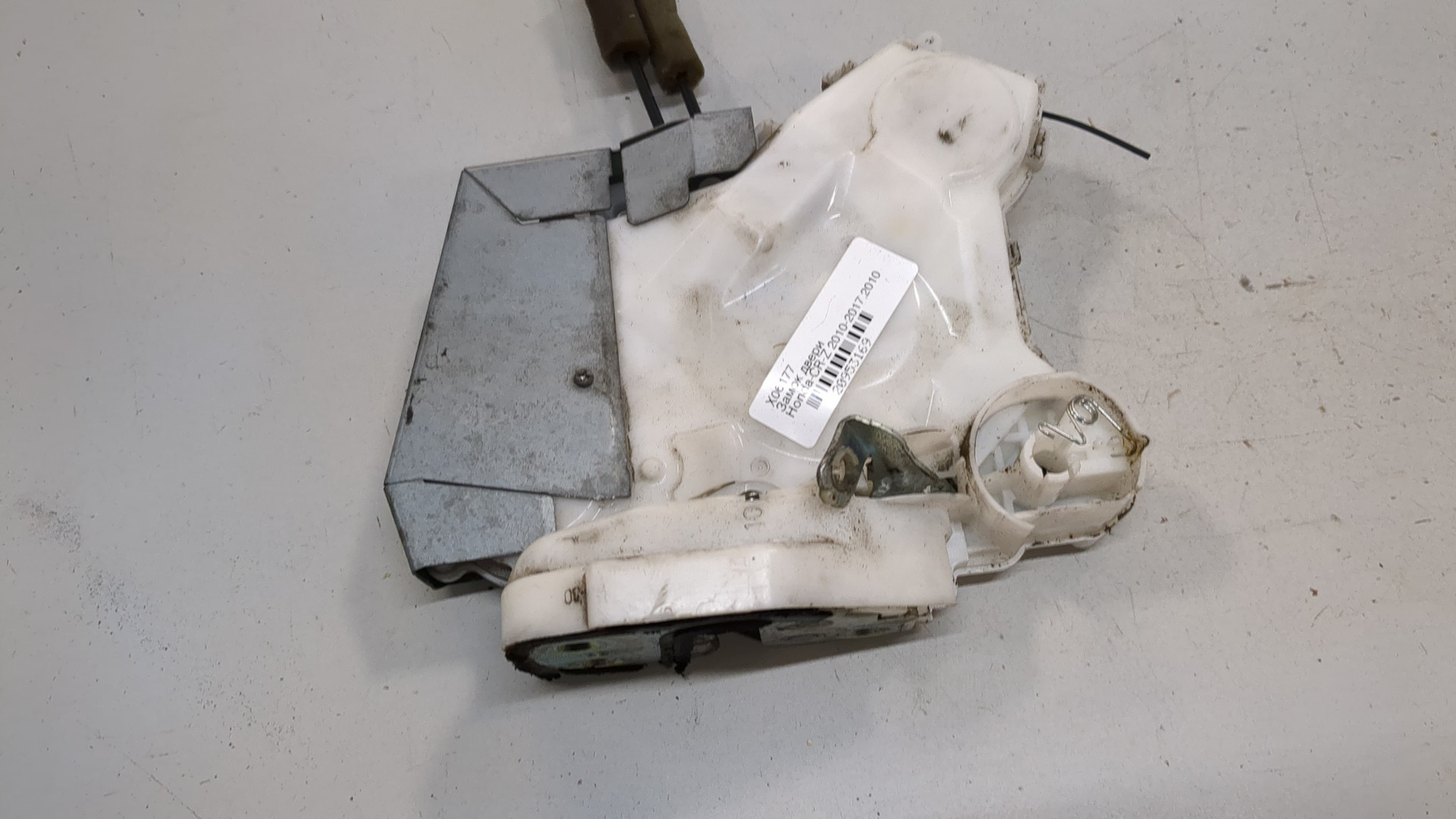 Замок двери передней правой