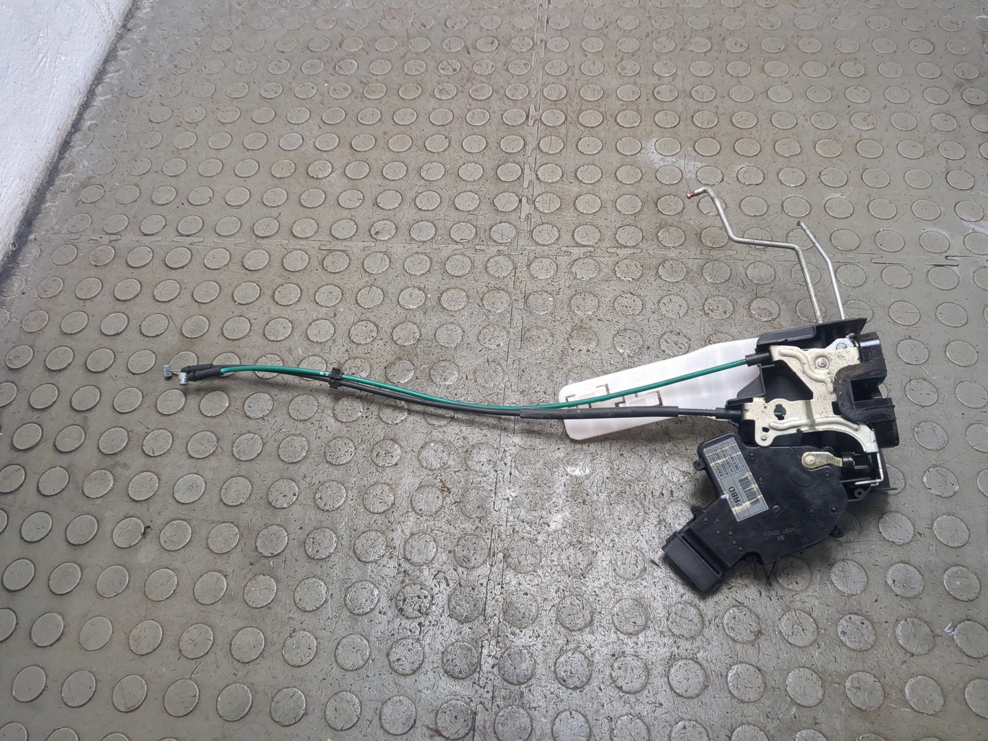 Замок двери передней правой