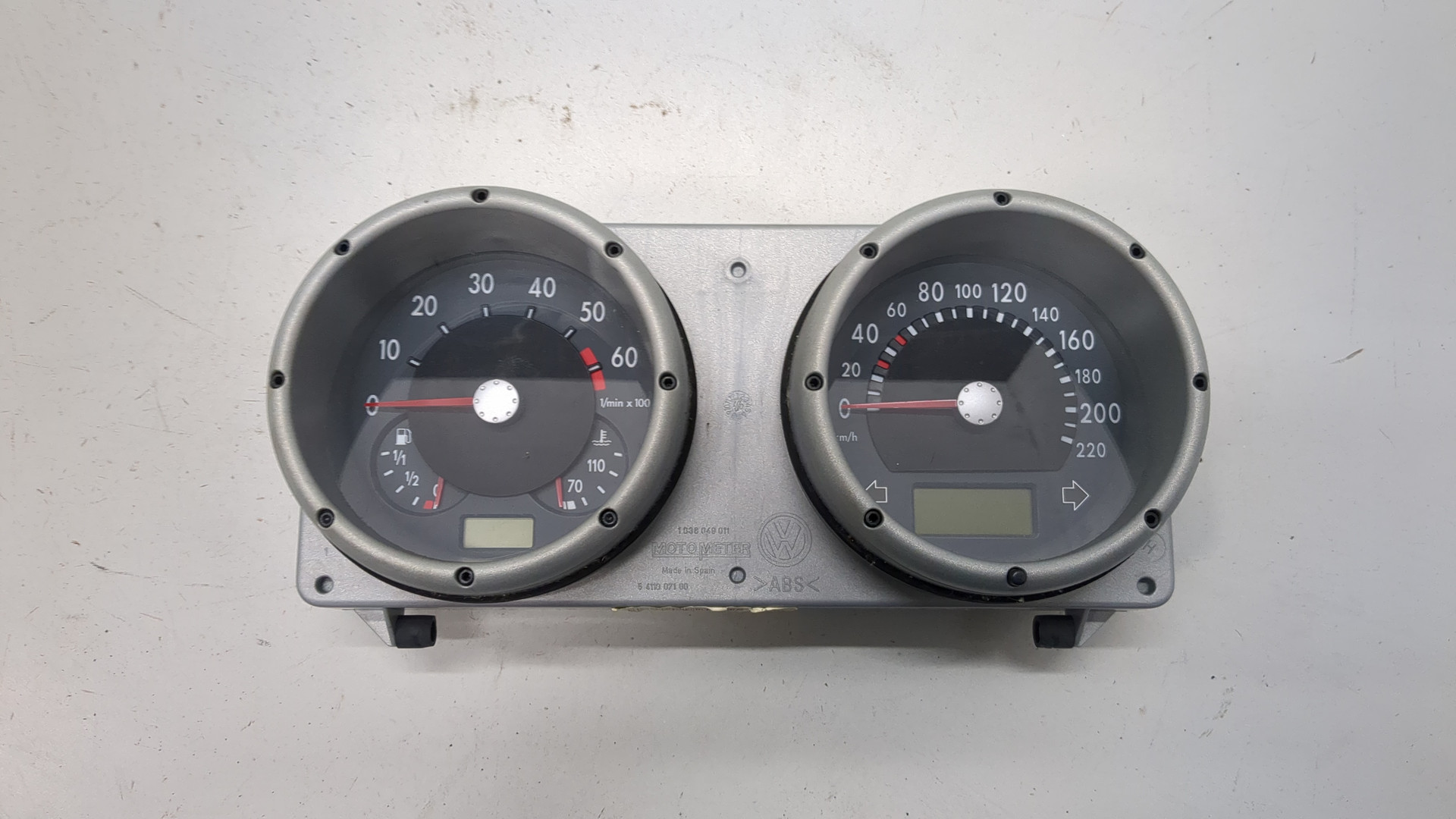 Панель приборов