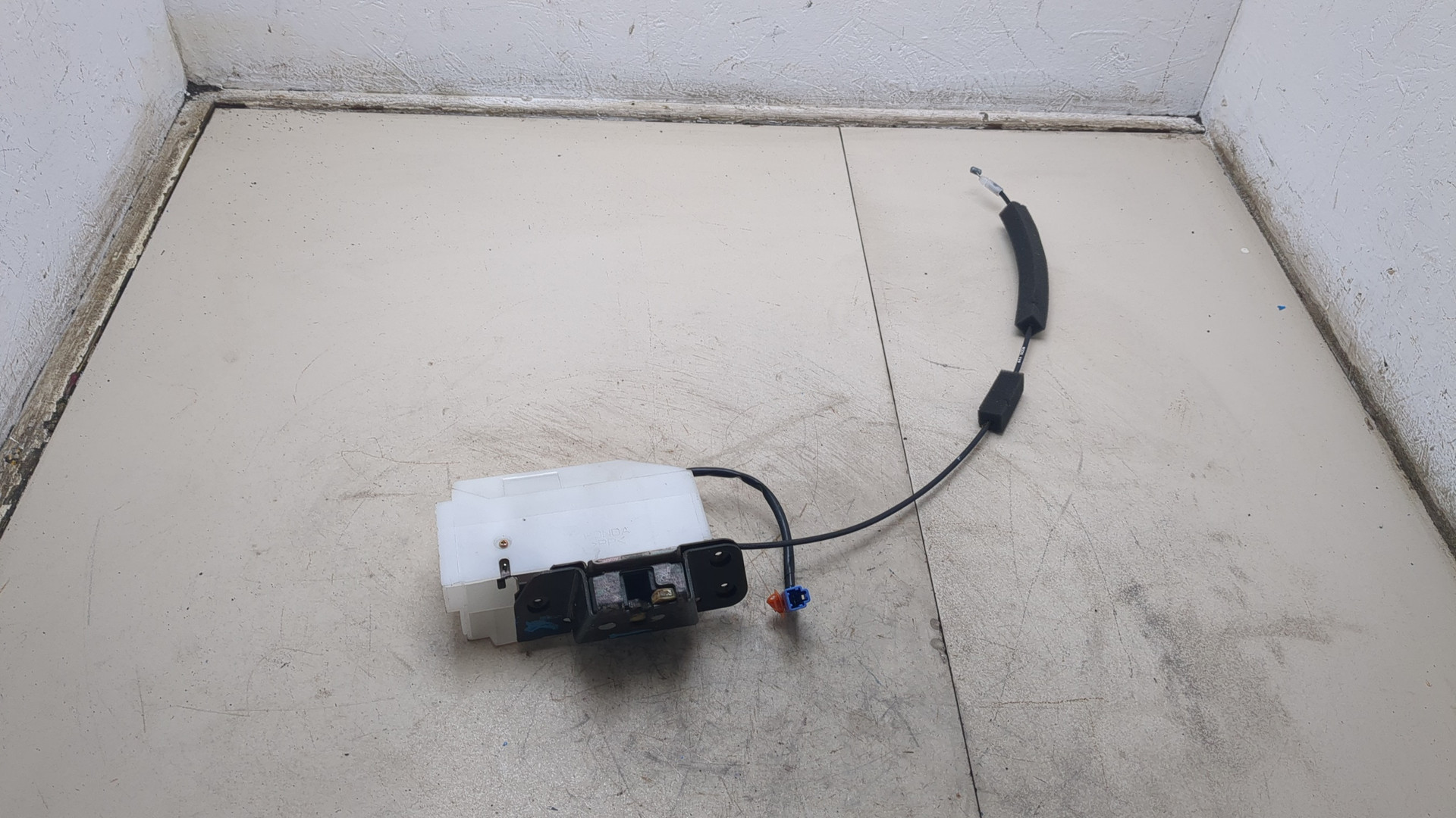 Замок багажника