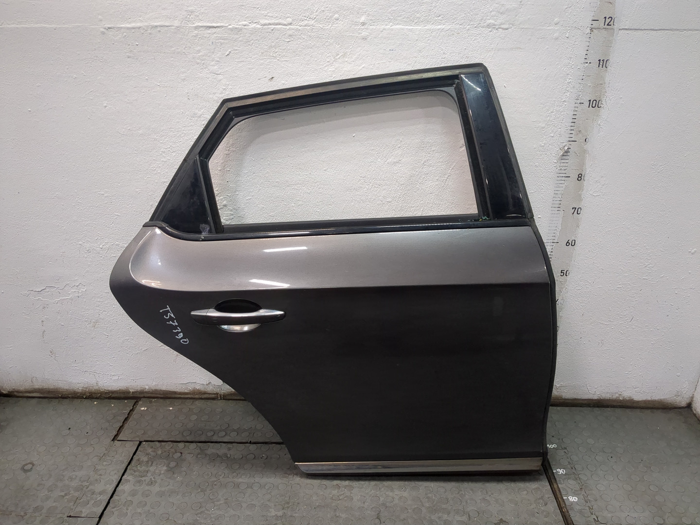 Дверь задняя правая