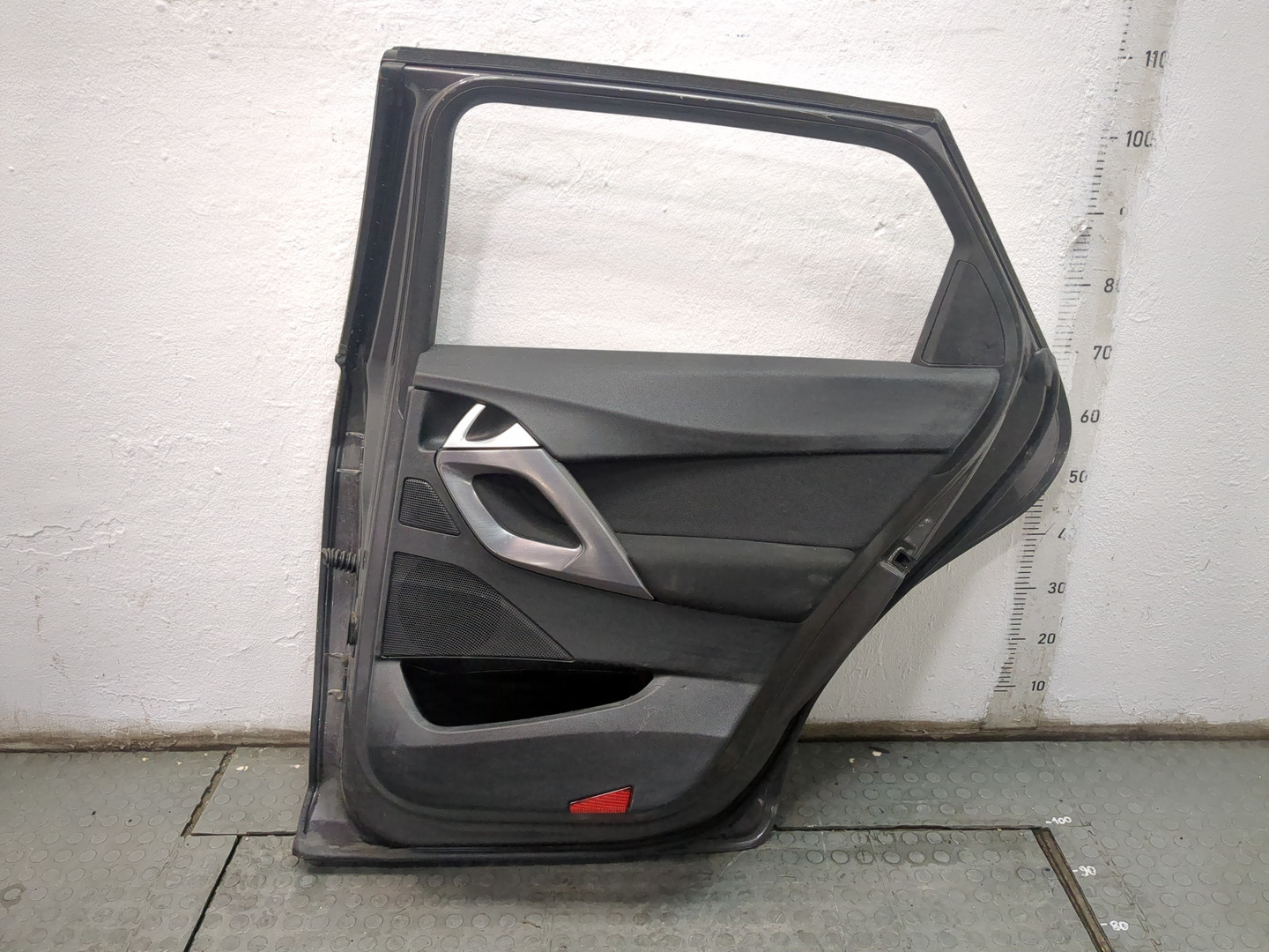Дверь задняя правая
