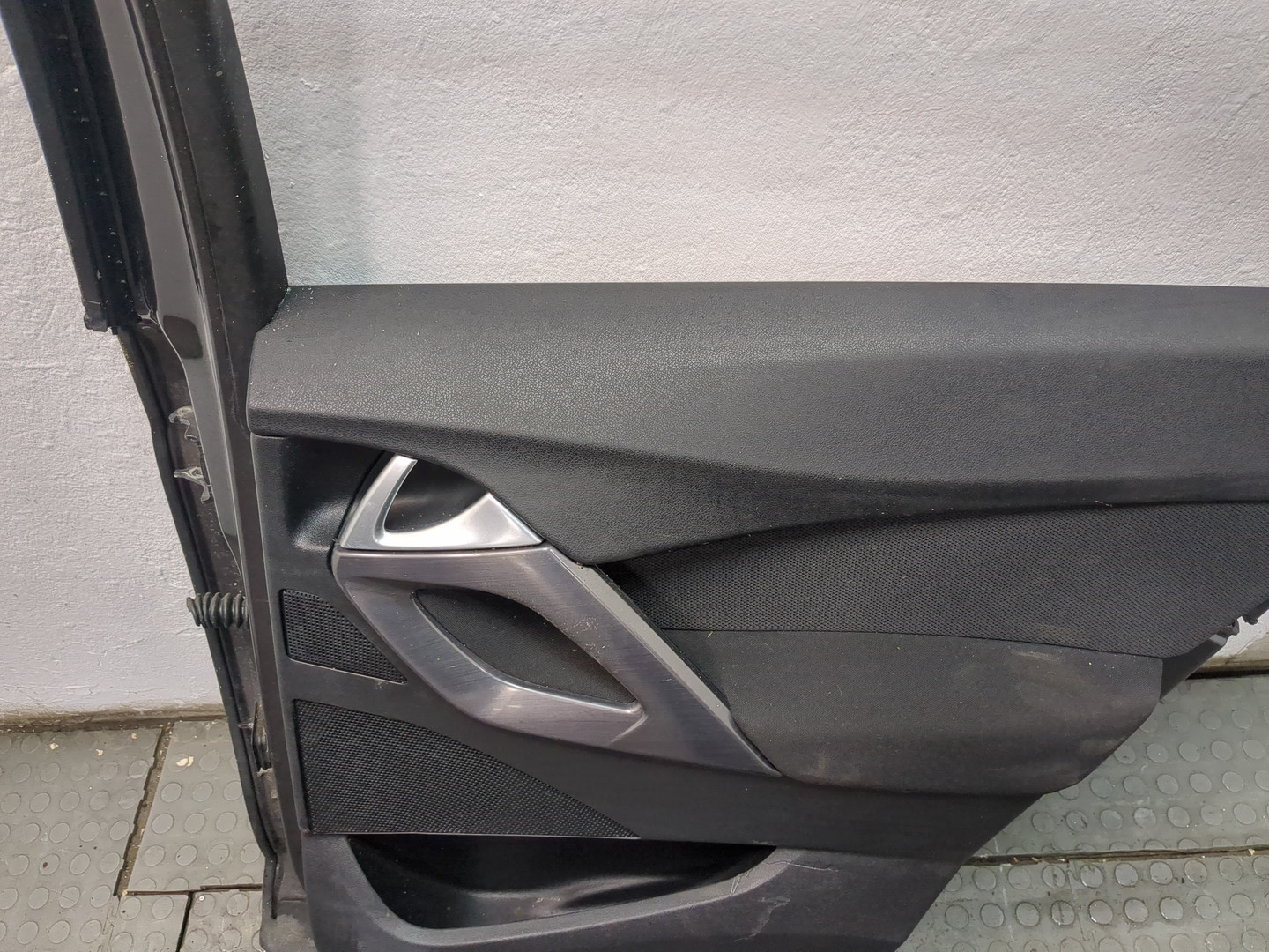 Дверь задняя правая