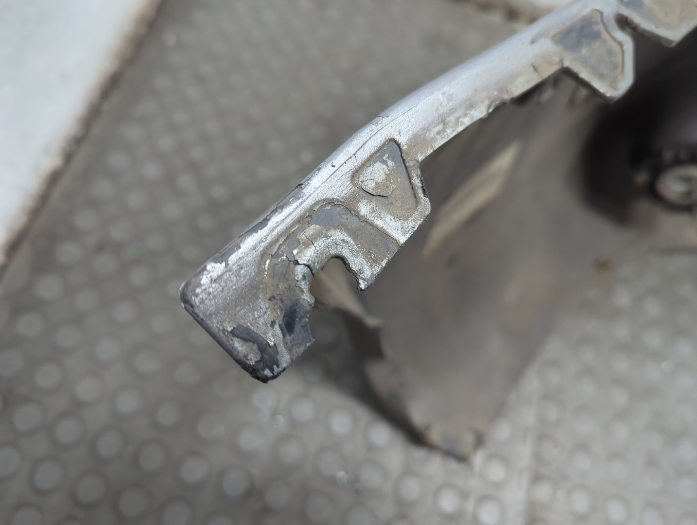 Бампер передний