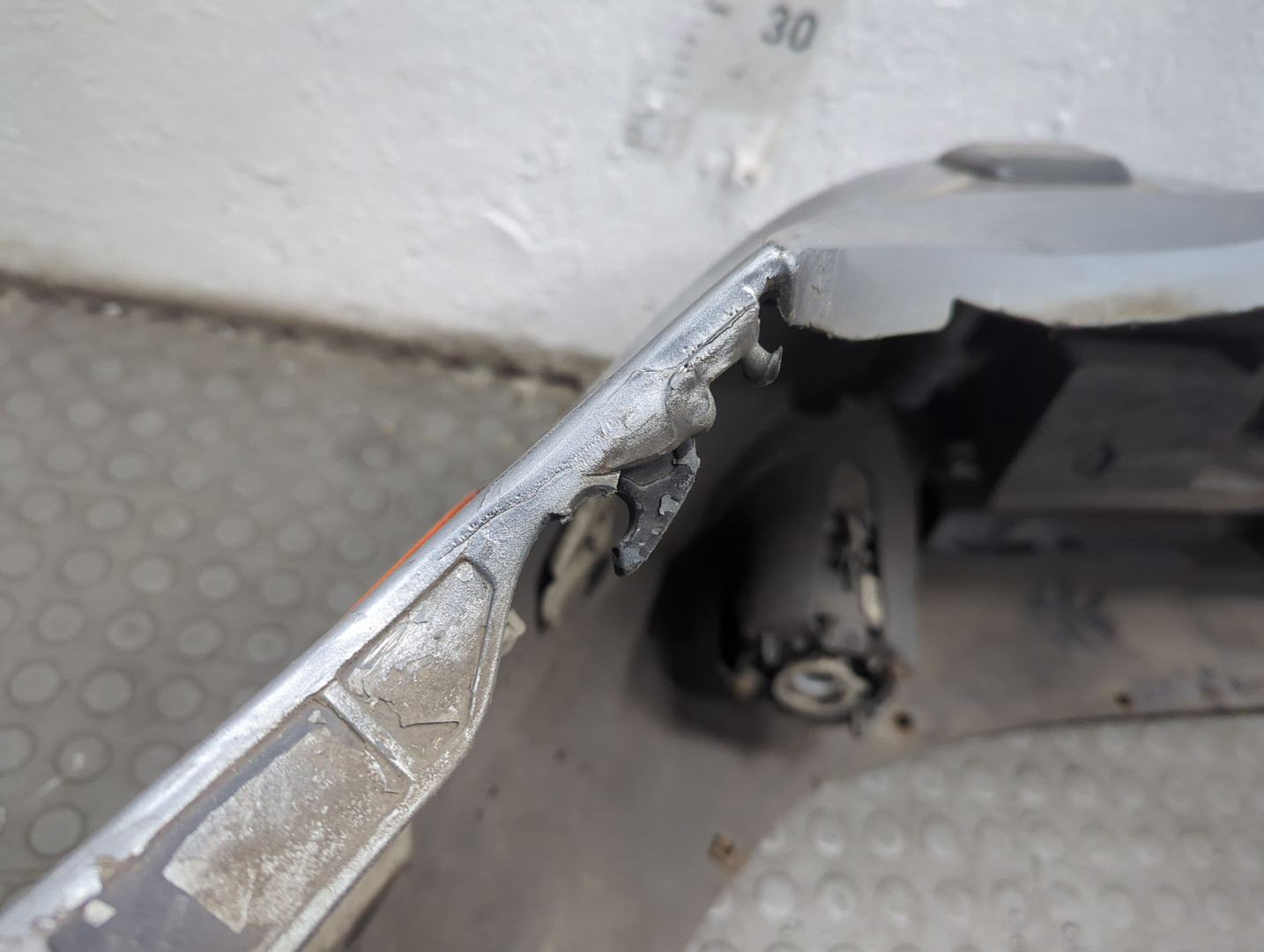 Бампер передний