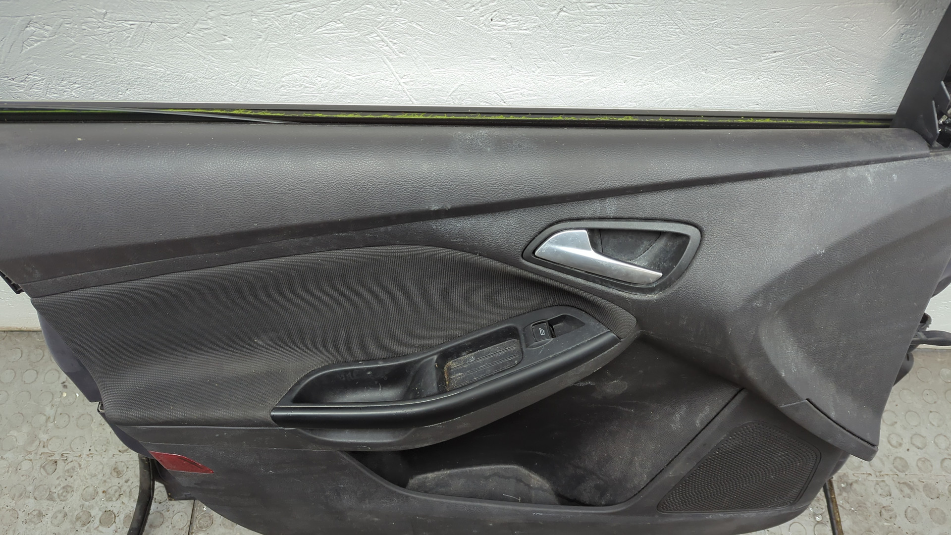 Дверь передняя левая