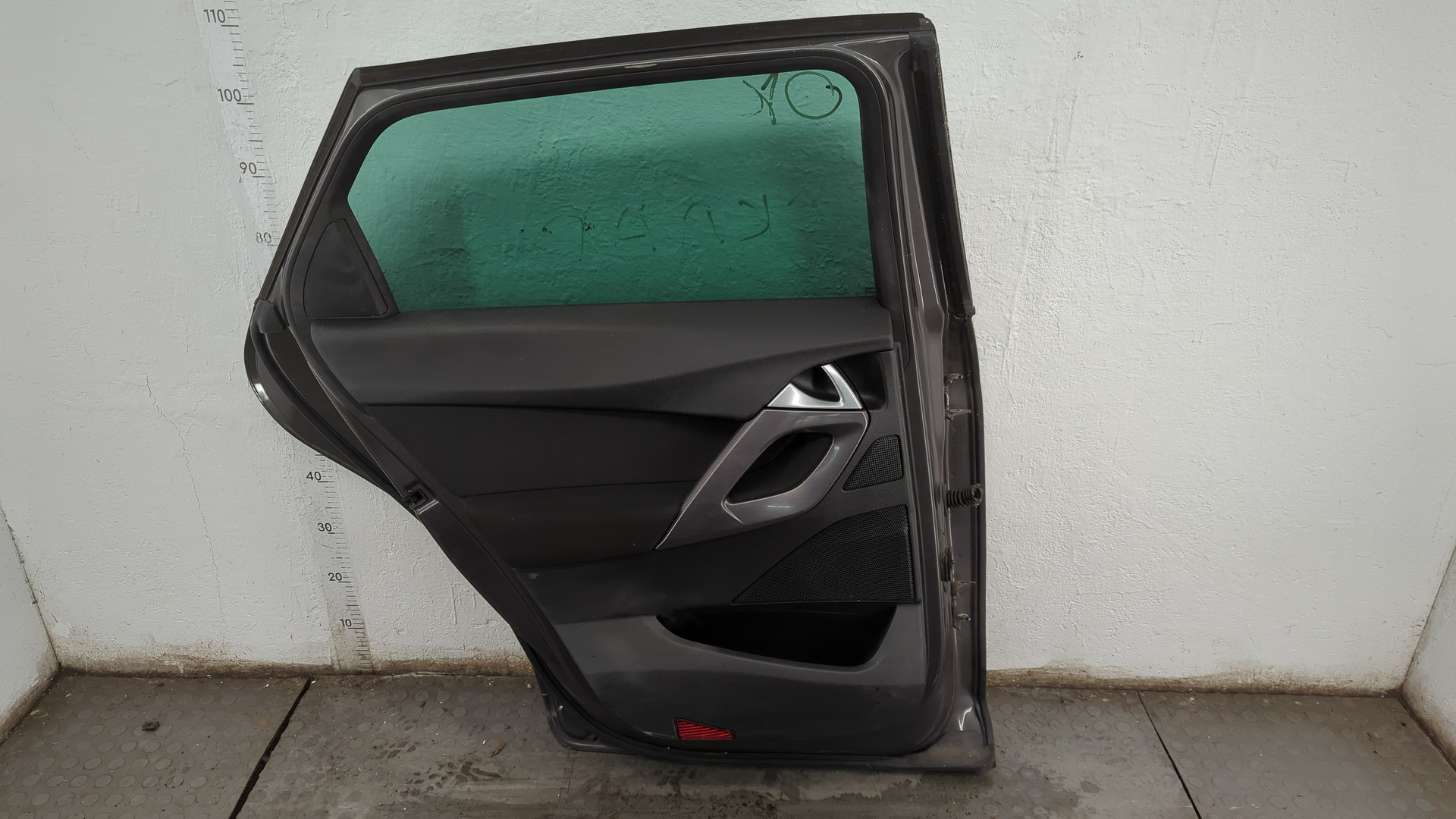 Дверь задняя левая