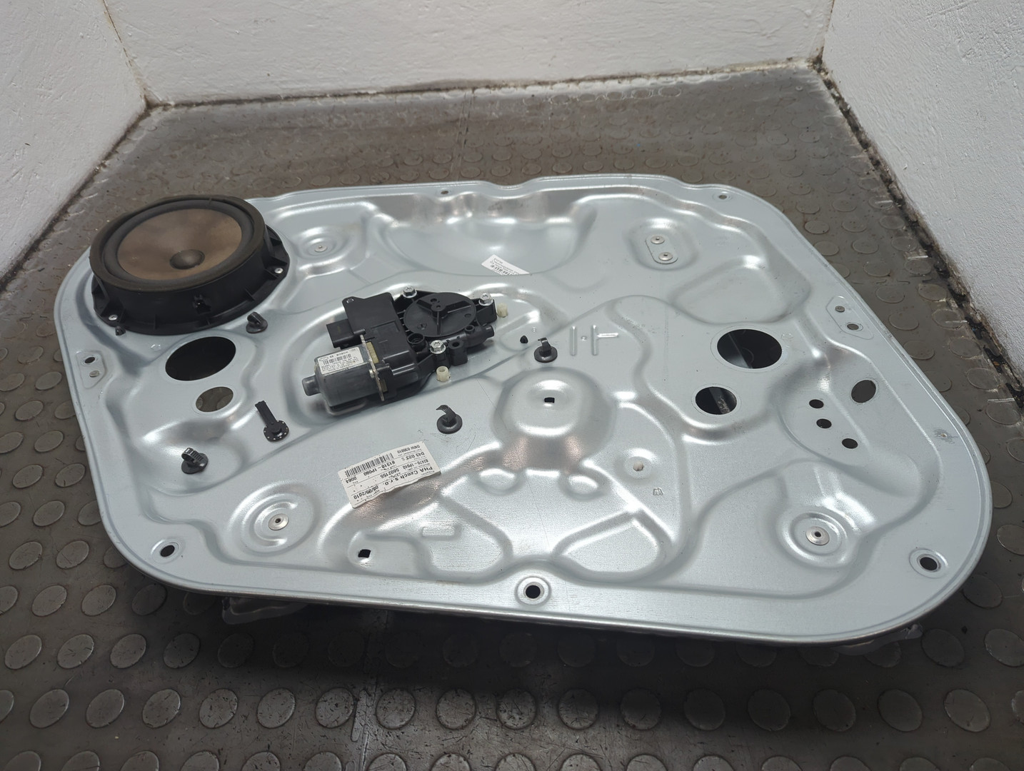 Стеклоподъемник электр. передний левый