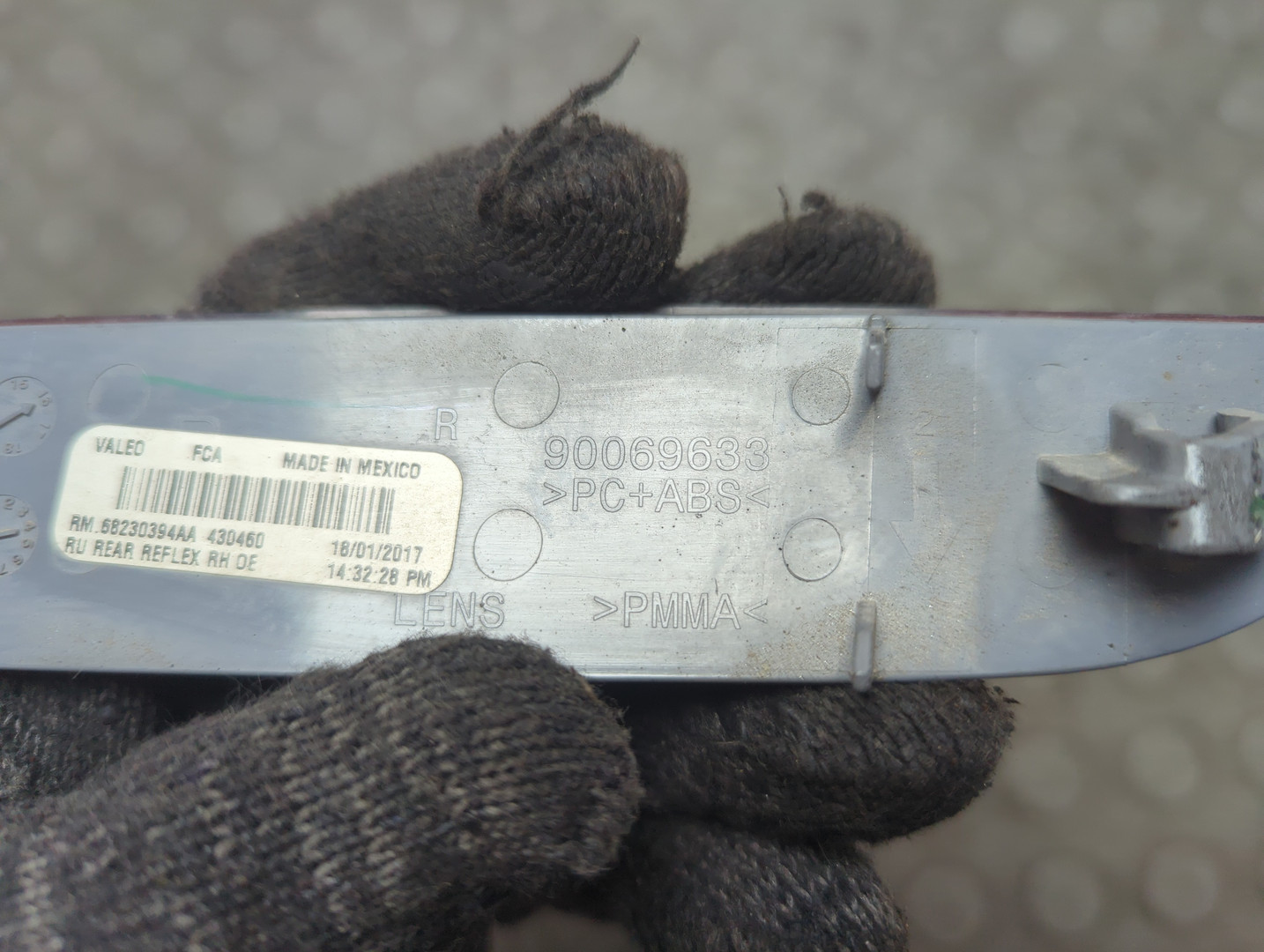 Отражатель в бампер задний правый