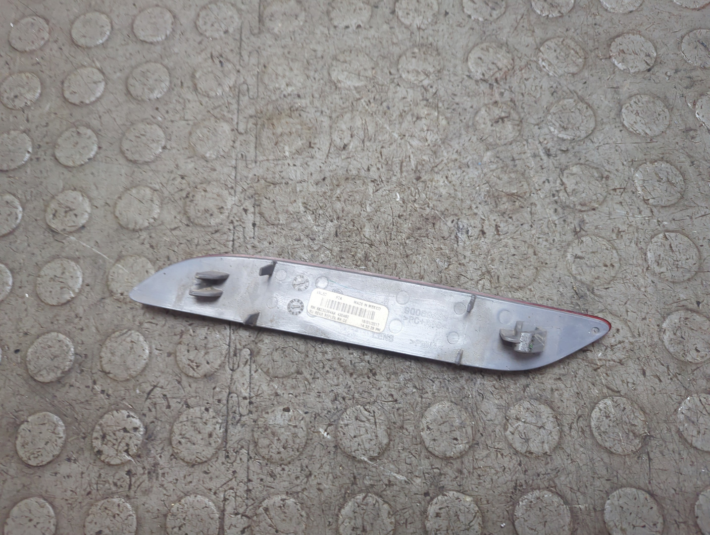 Отражатель в бампер задний правый