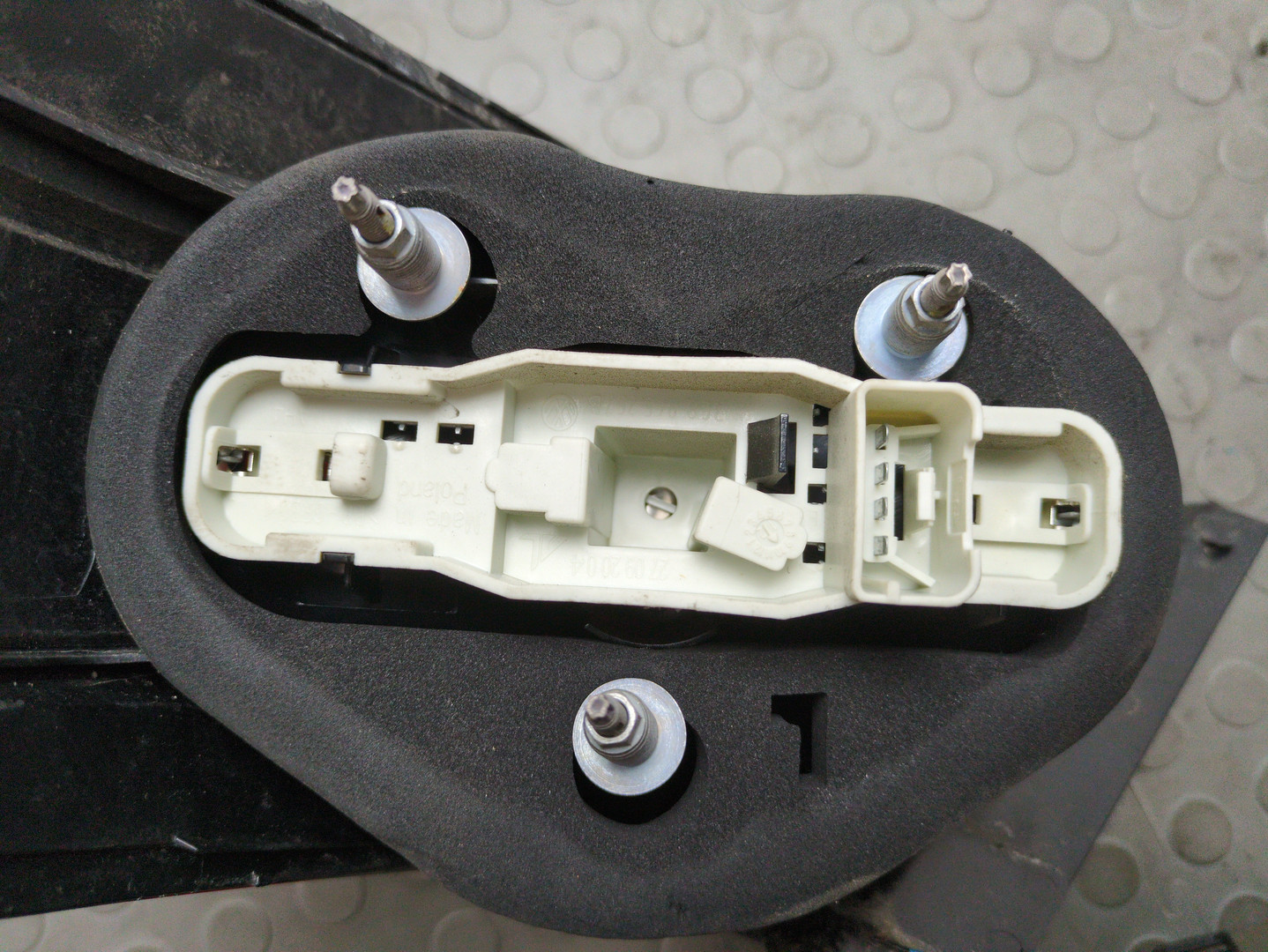 Фонарь задний левый