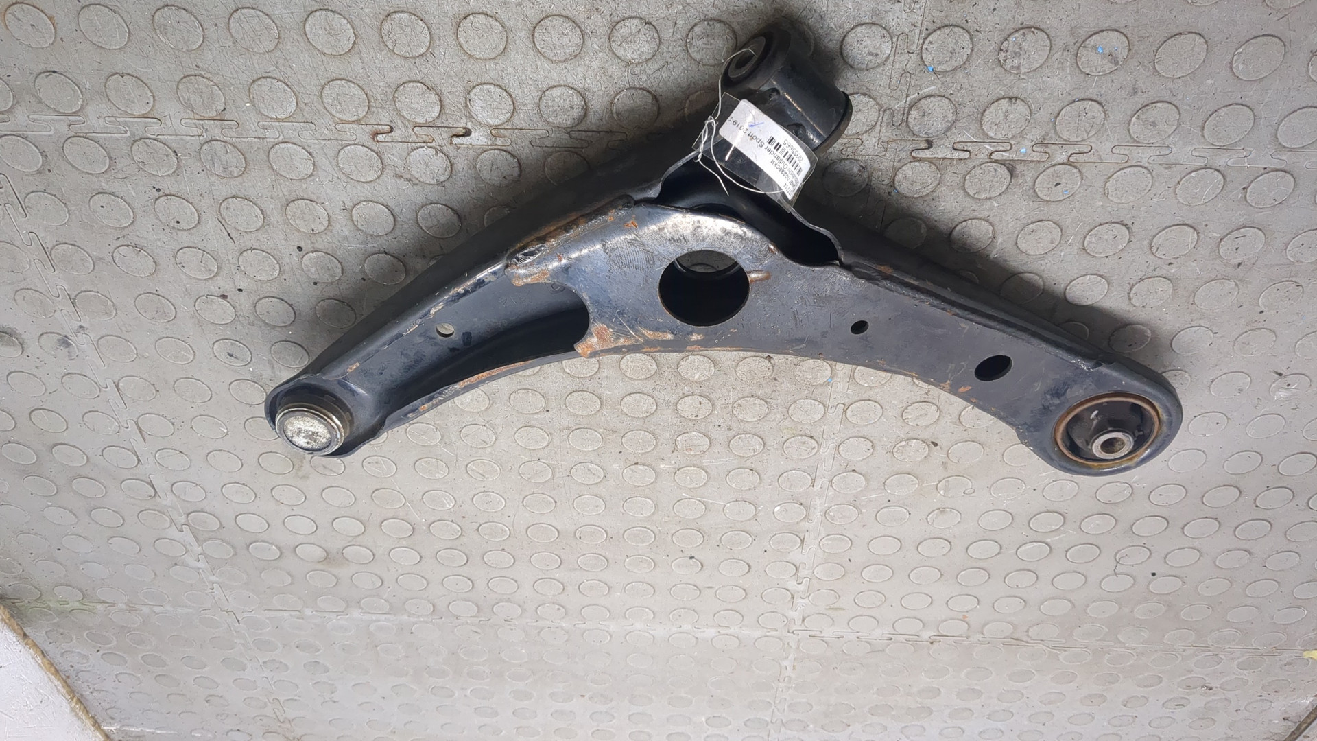 Рычаг передний правый