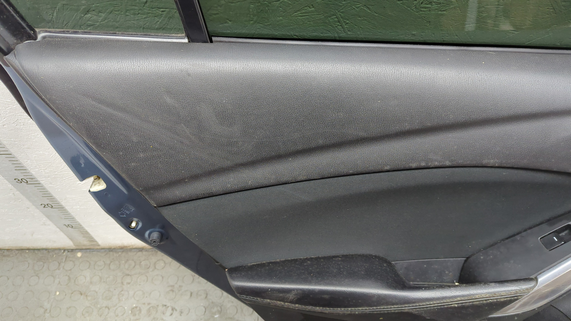 Дверь задняя левая