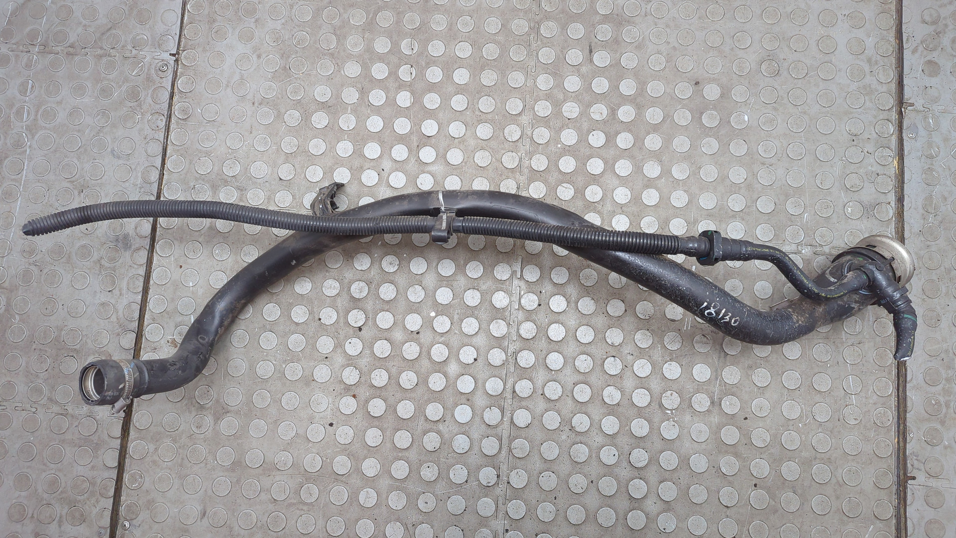 Горловина топливного бака