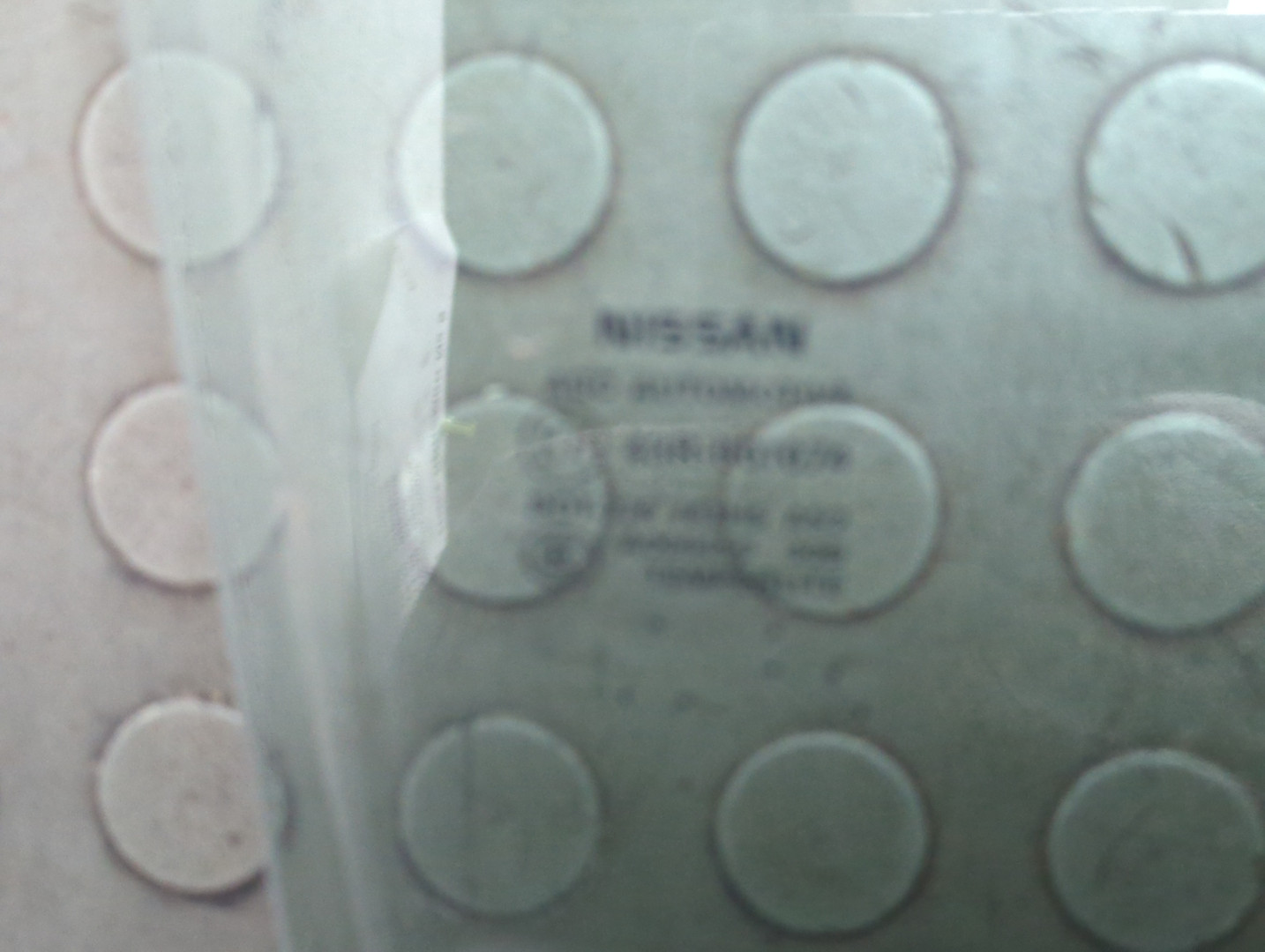 Стекло двери передней правой