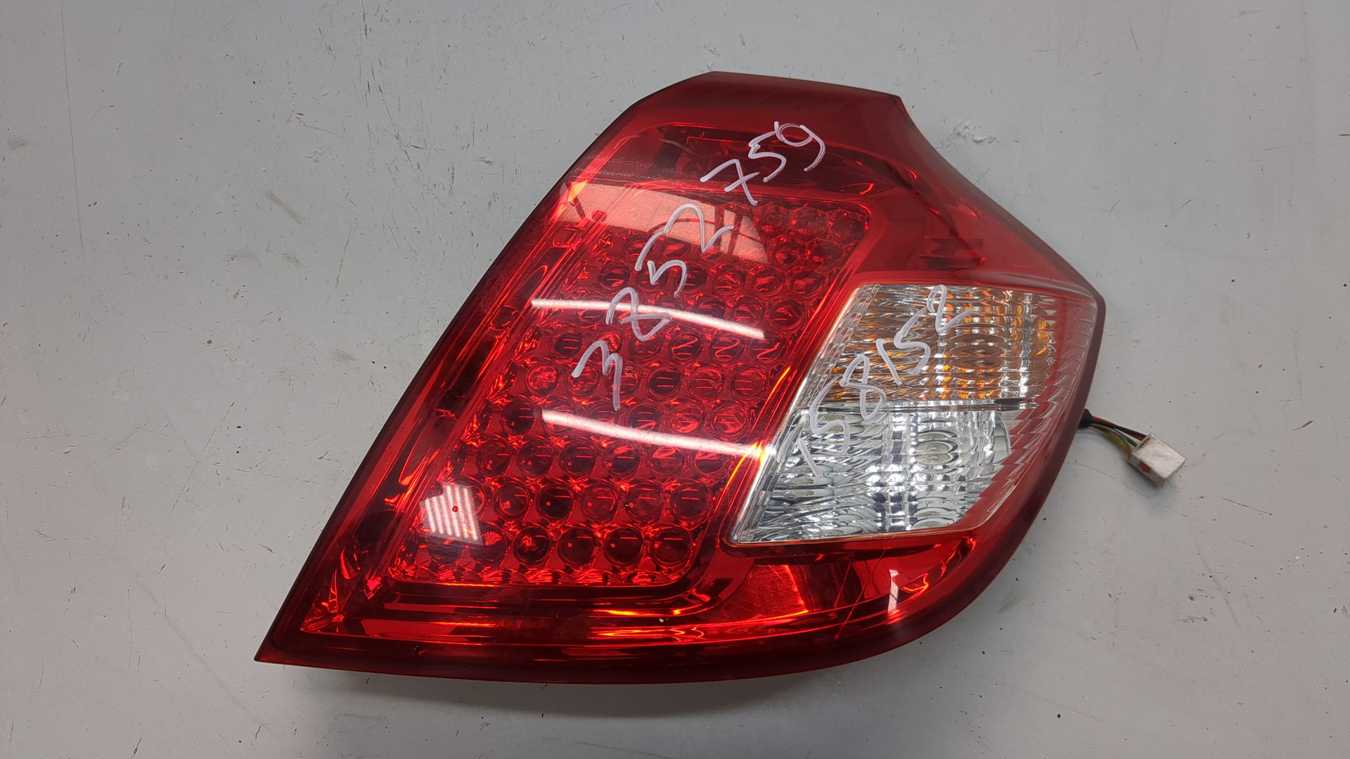 Фонарь задний правый