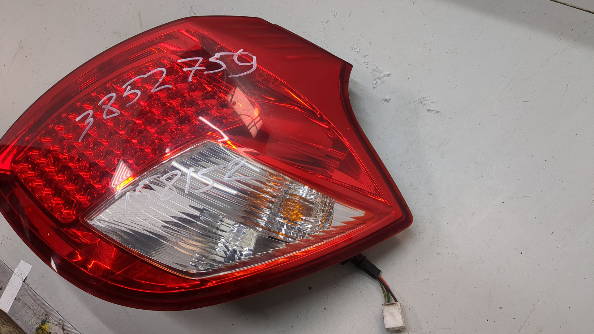 Фонарь задний правый