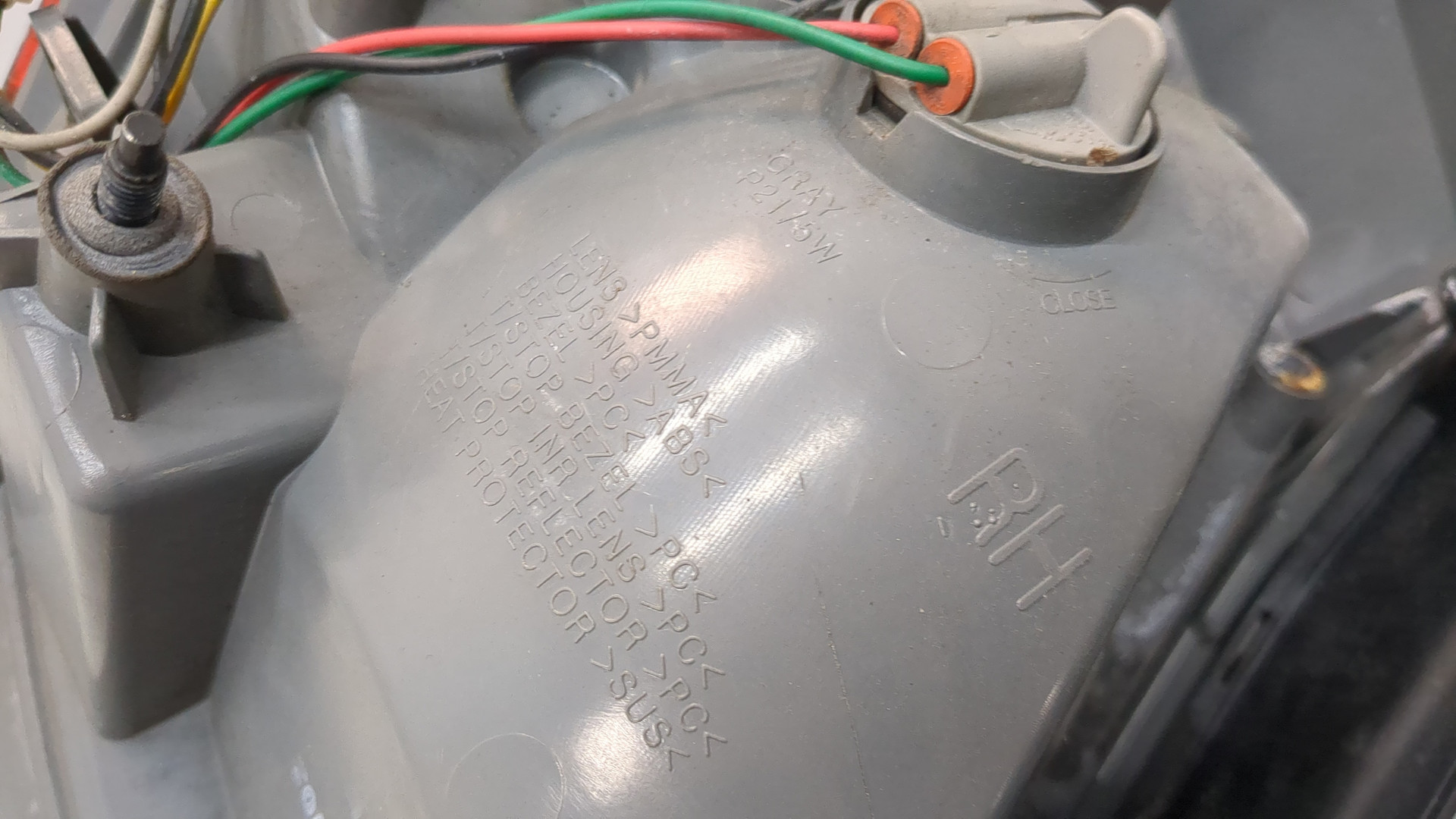 Фонарь задний правый