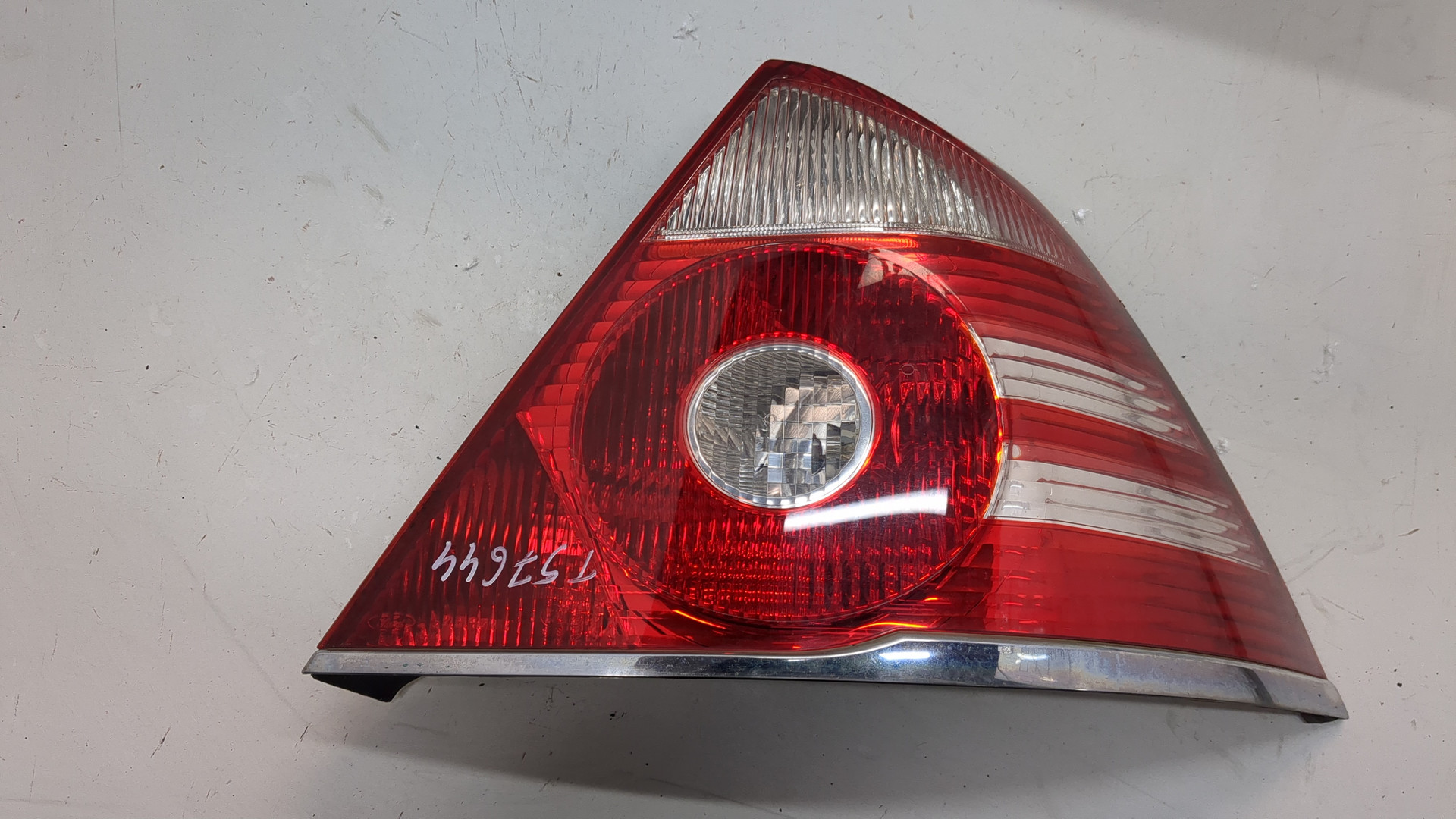 Фонарь задний правый