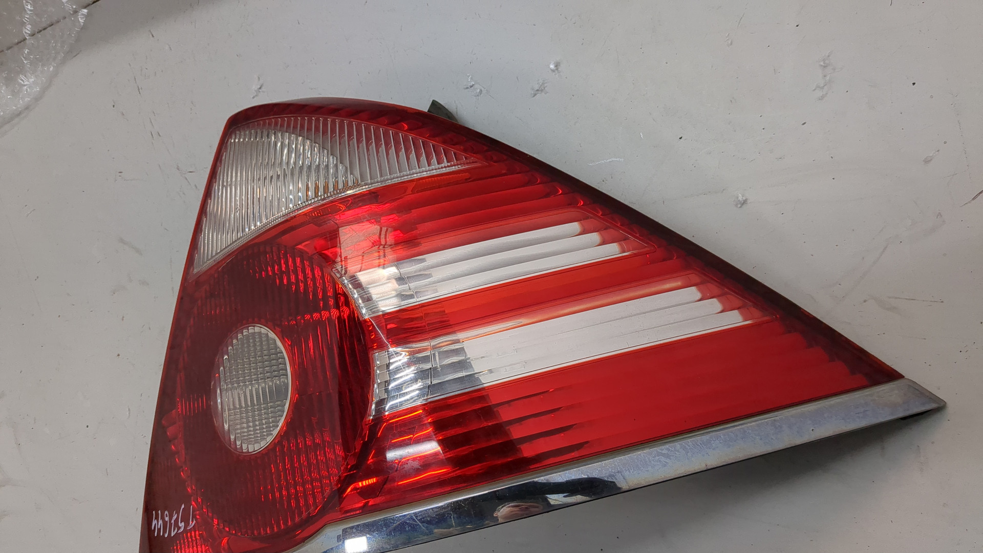 Фонарь задний правый