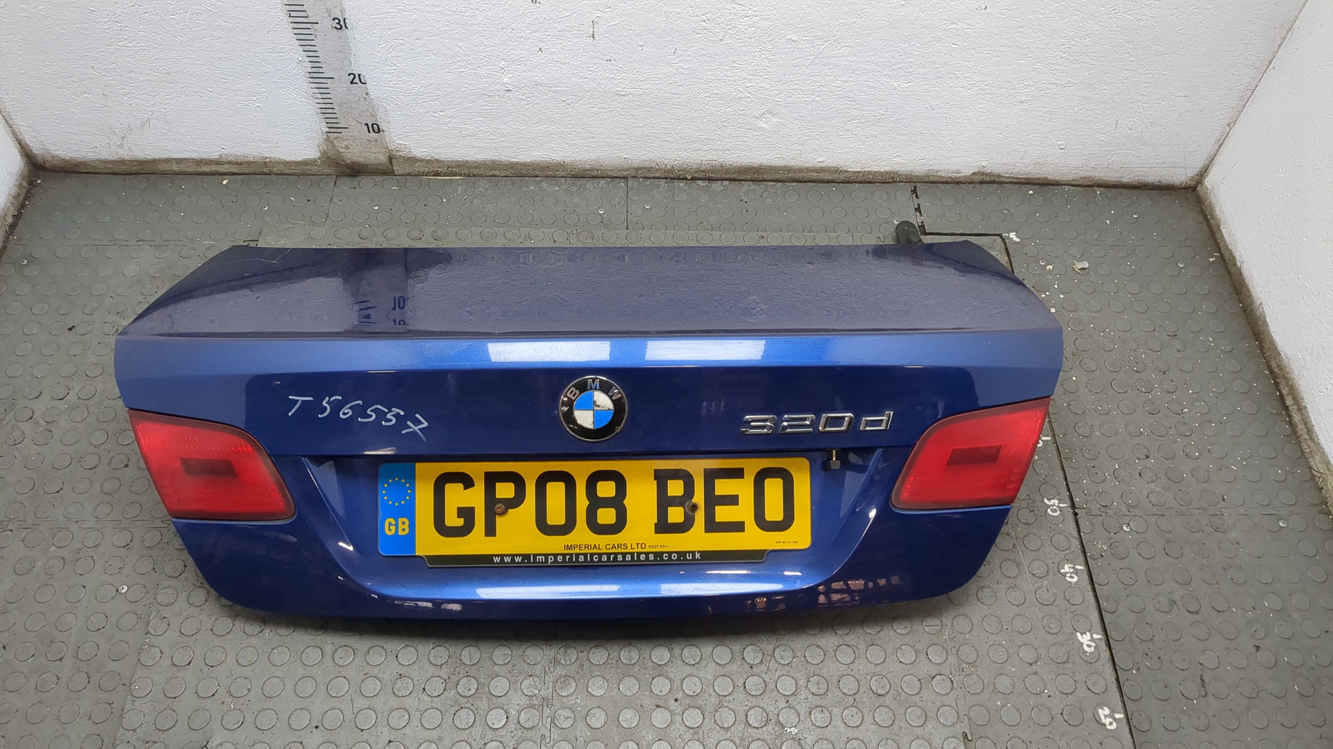 Дверь багажника