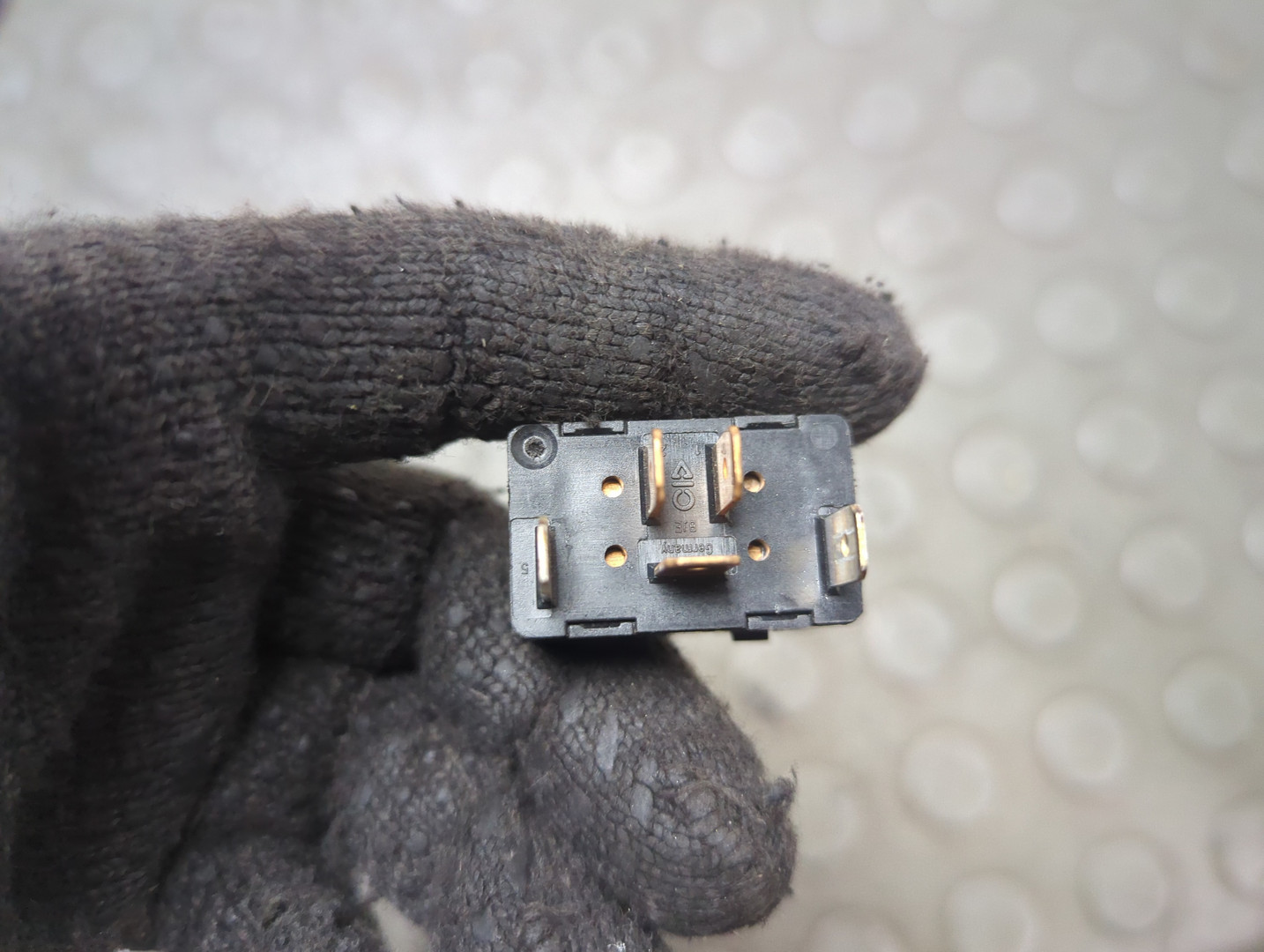 Кнопка стеклоподъемника