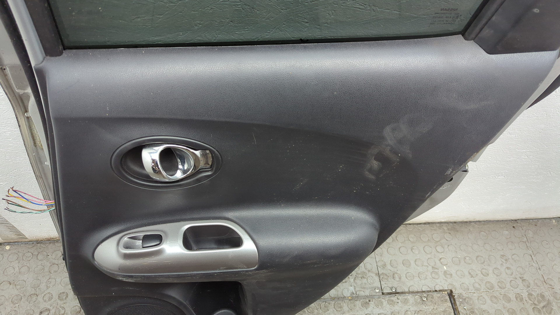 Дверь задняя правая