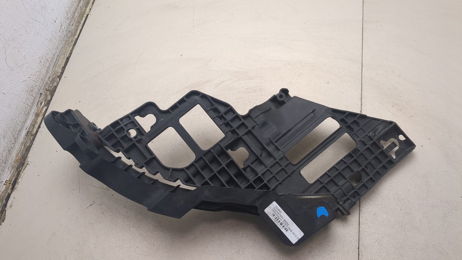 Кронштейн фар правый