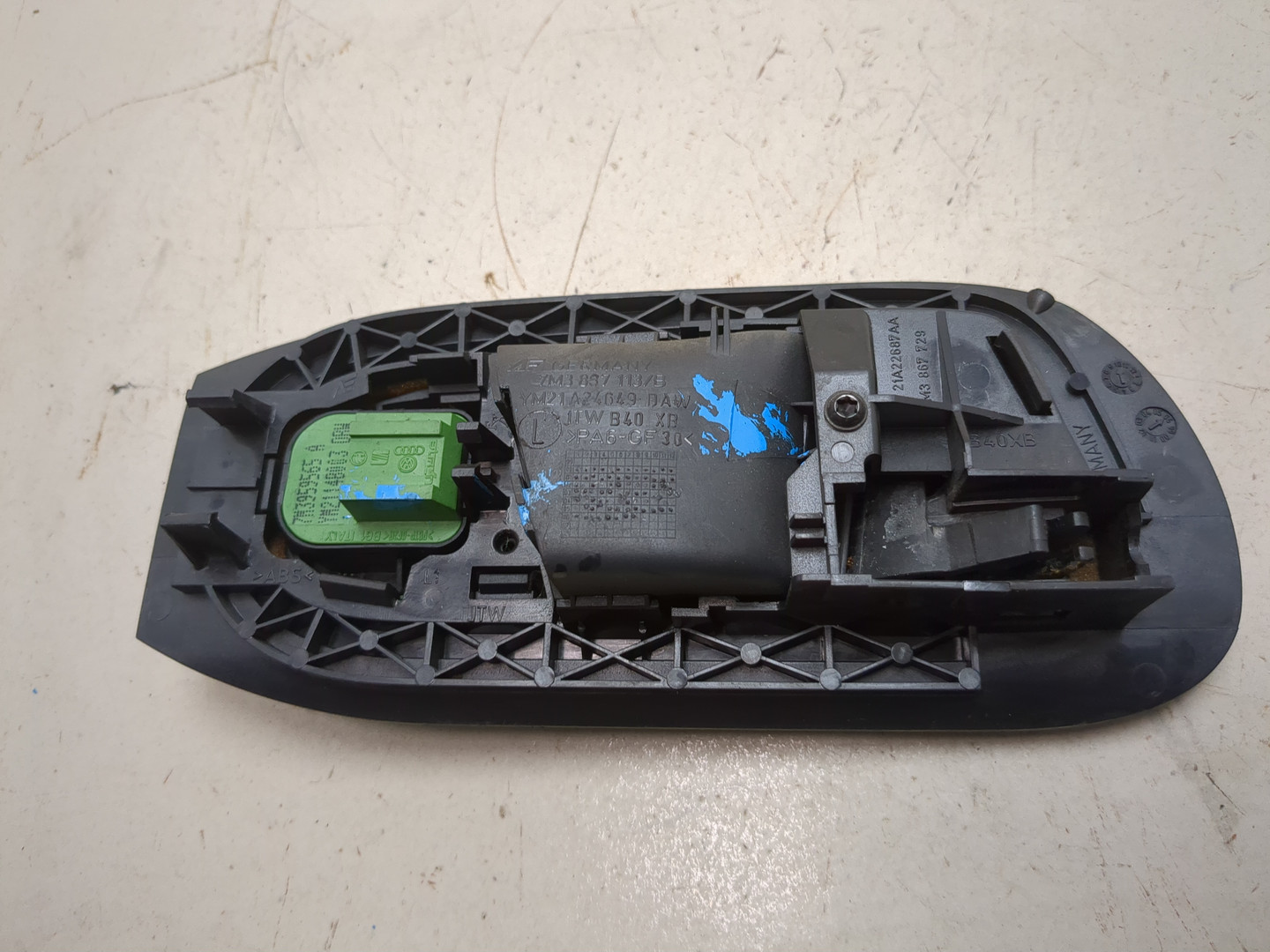 Ручка двери передней внутренняя левая