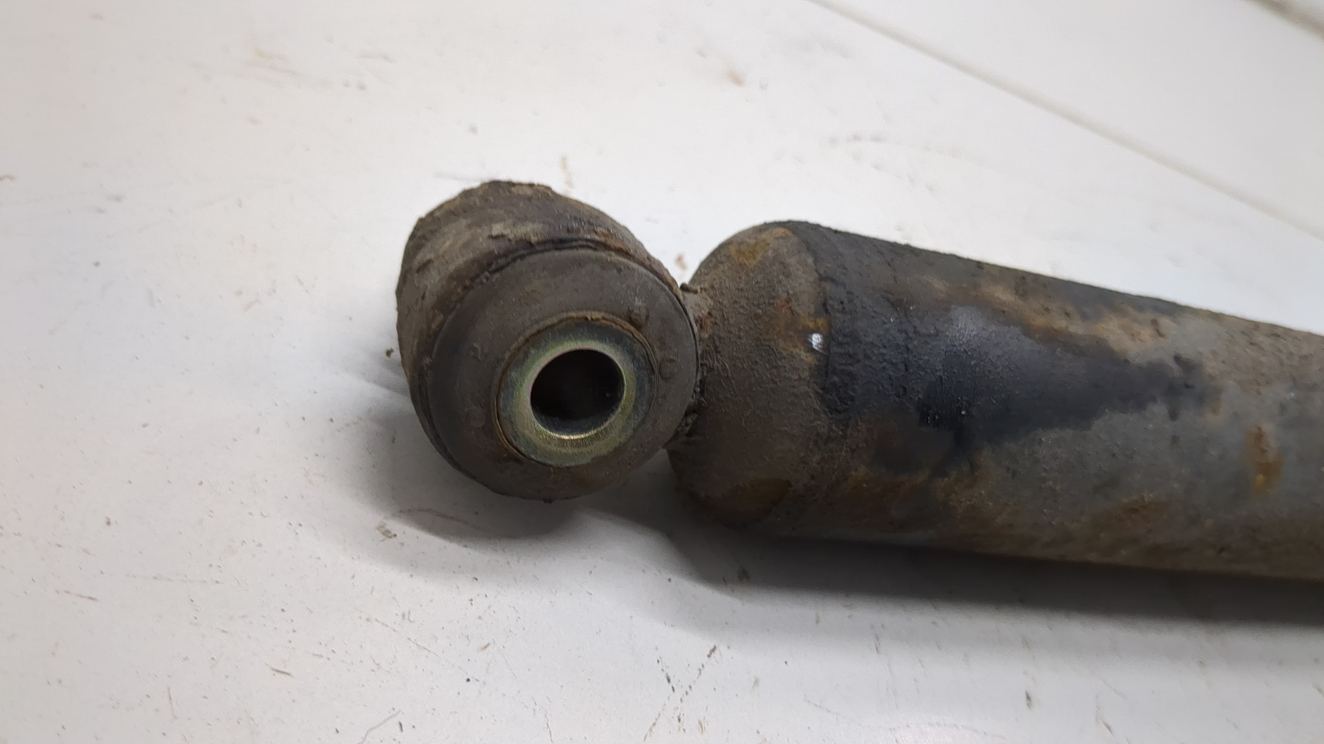 Амортизатор задний (стойка)