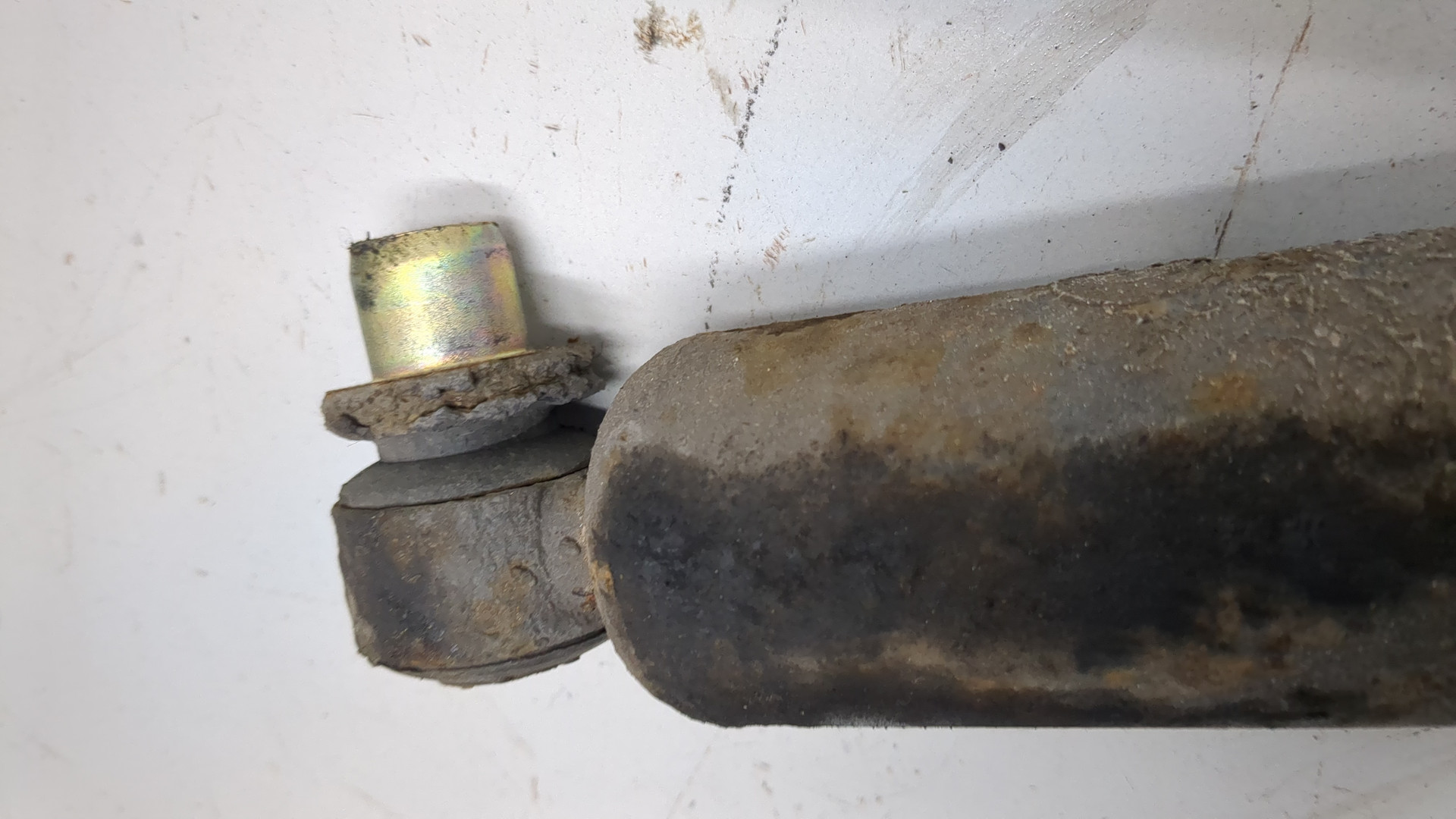 Амортизатор задний (стойка)