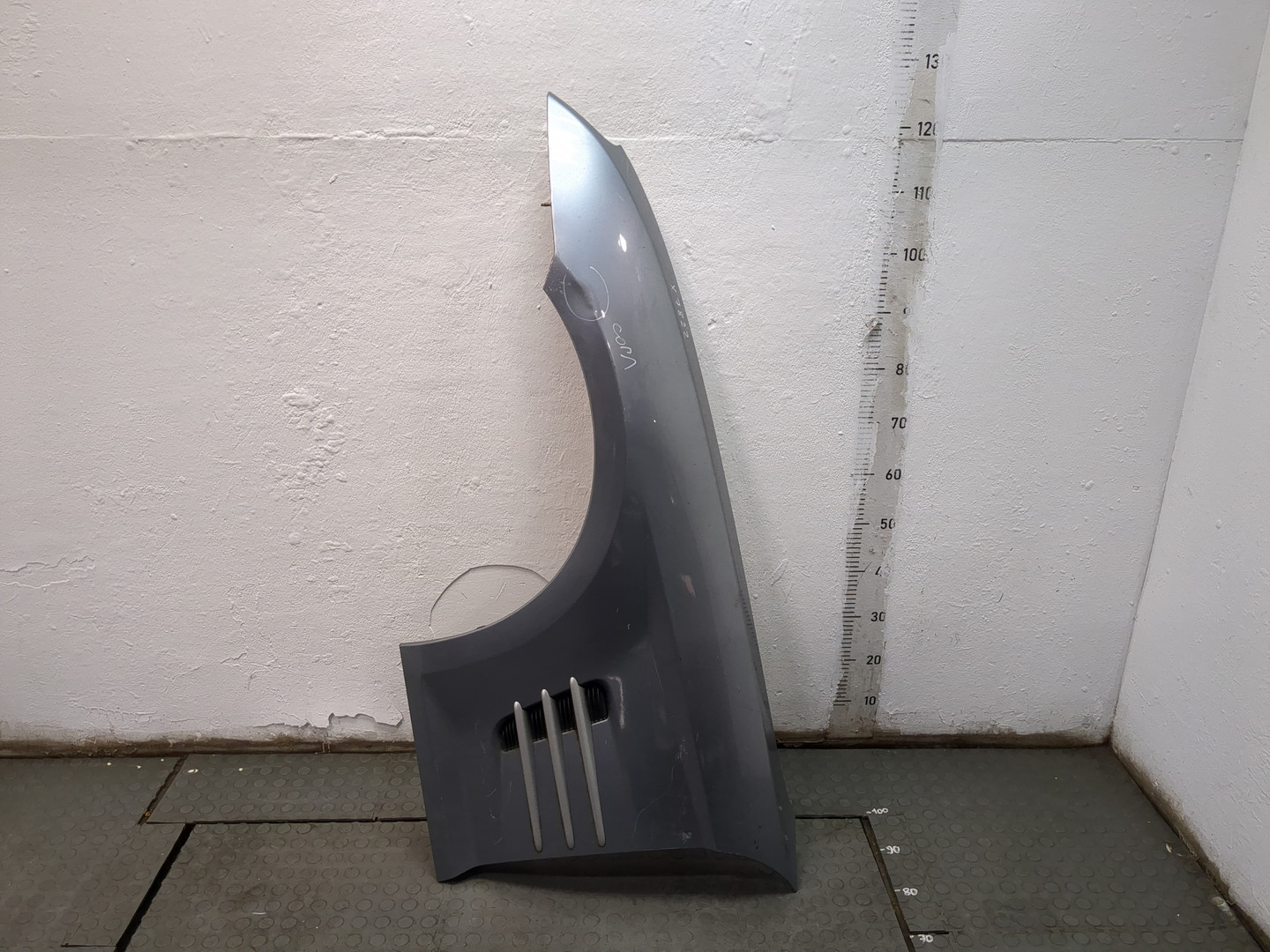 Крыло переднее левое