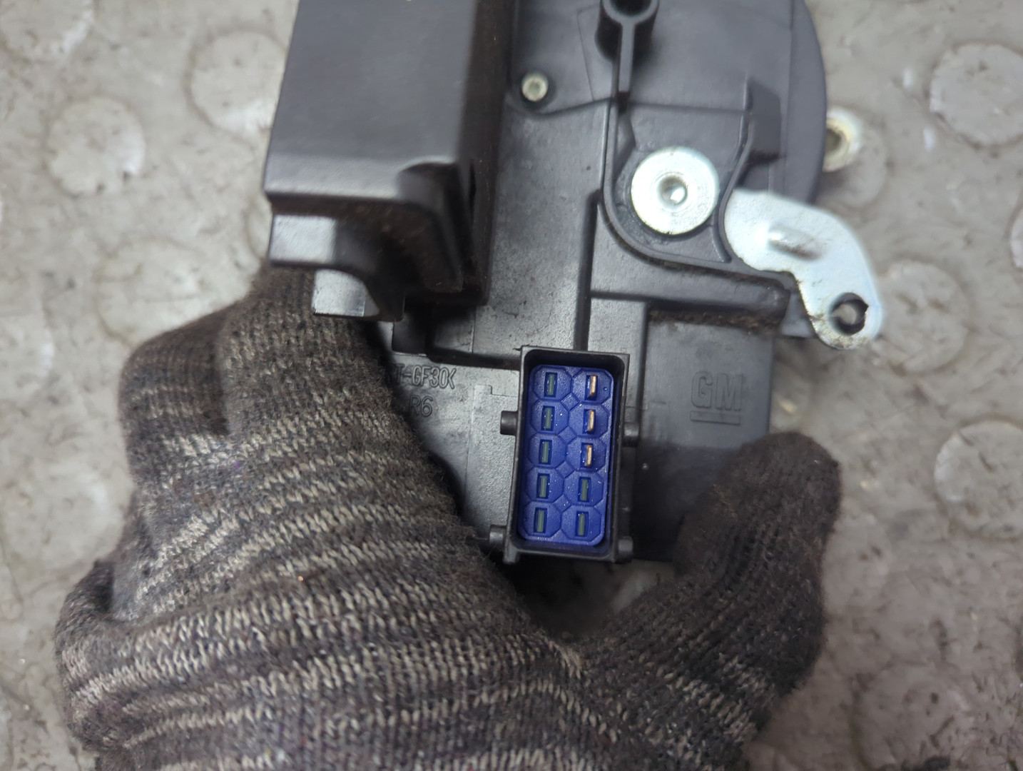 Замок двери передней правой