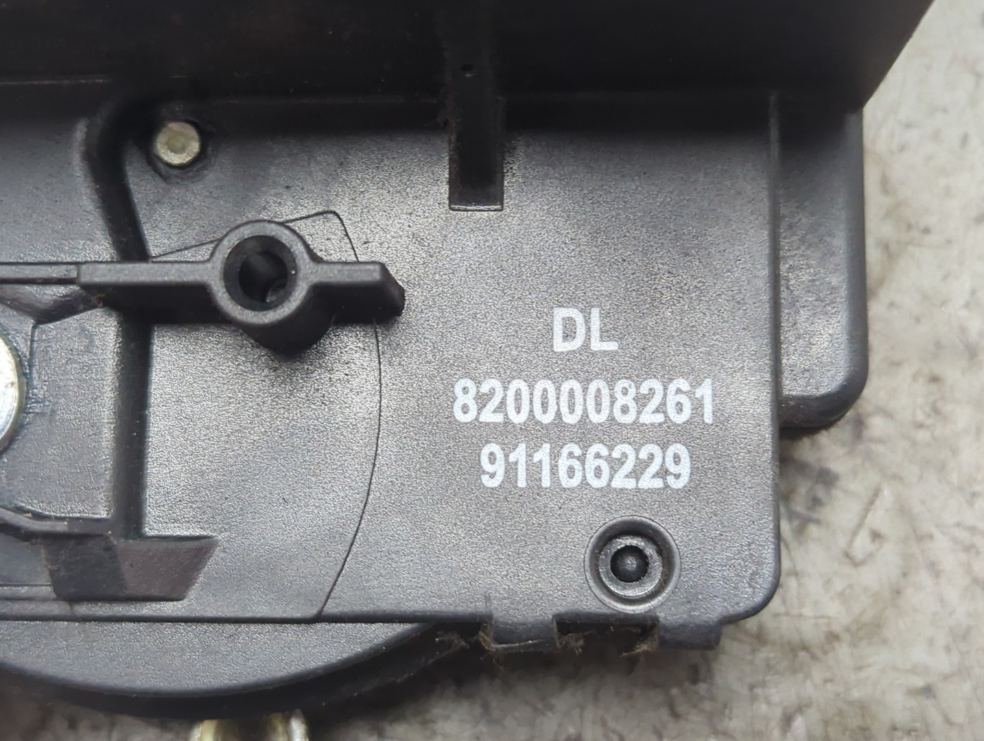 Замок двери передней правой