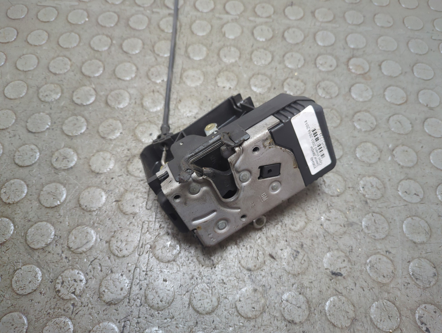 Замок двери передней правой