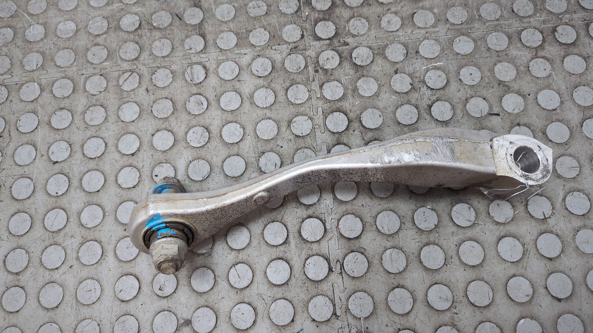 Рычаг задний правый