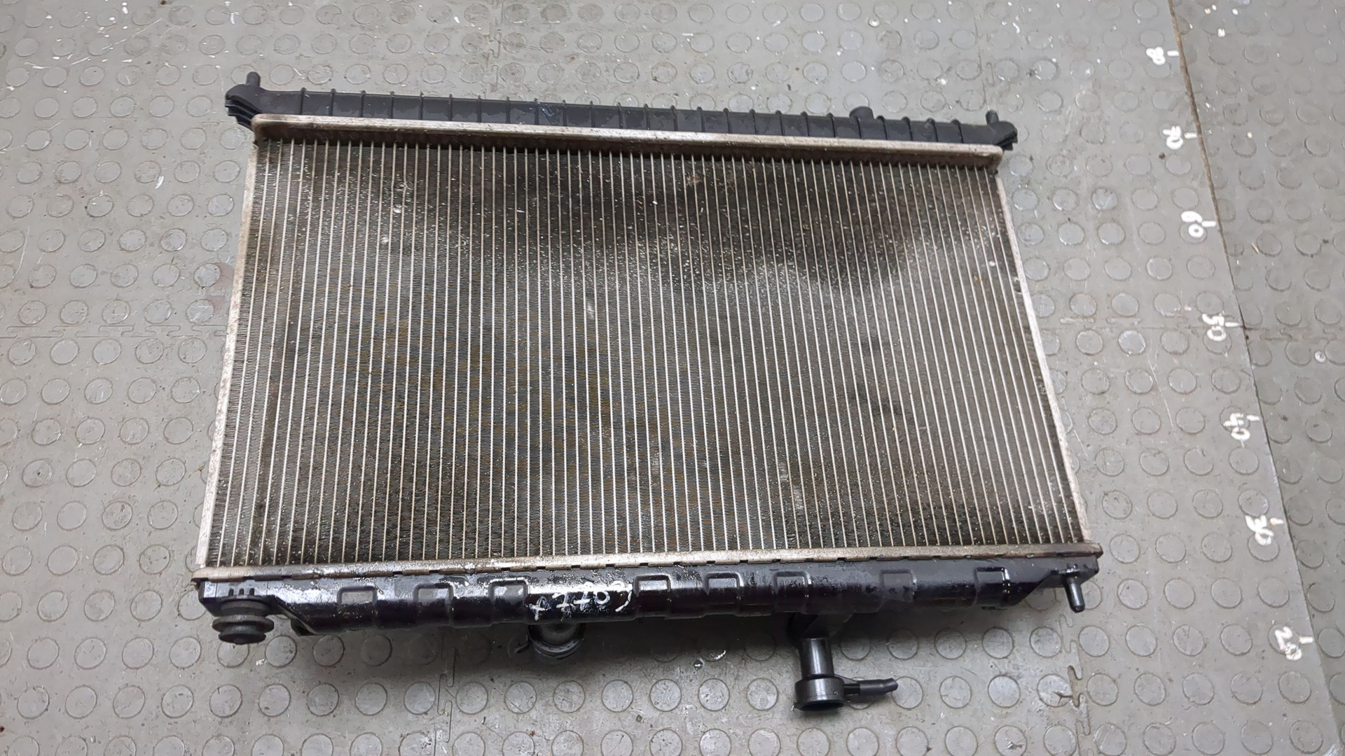 Радиатор охлаждения двигателя основной