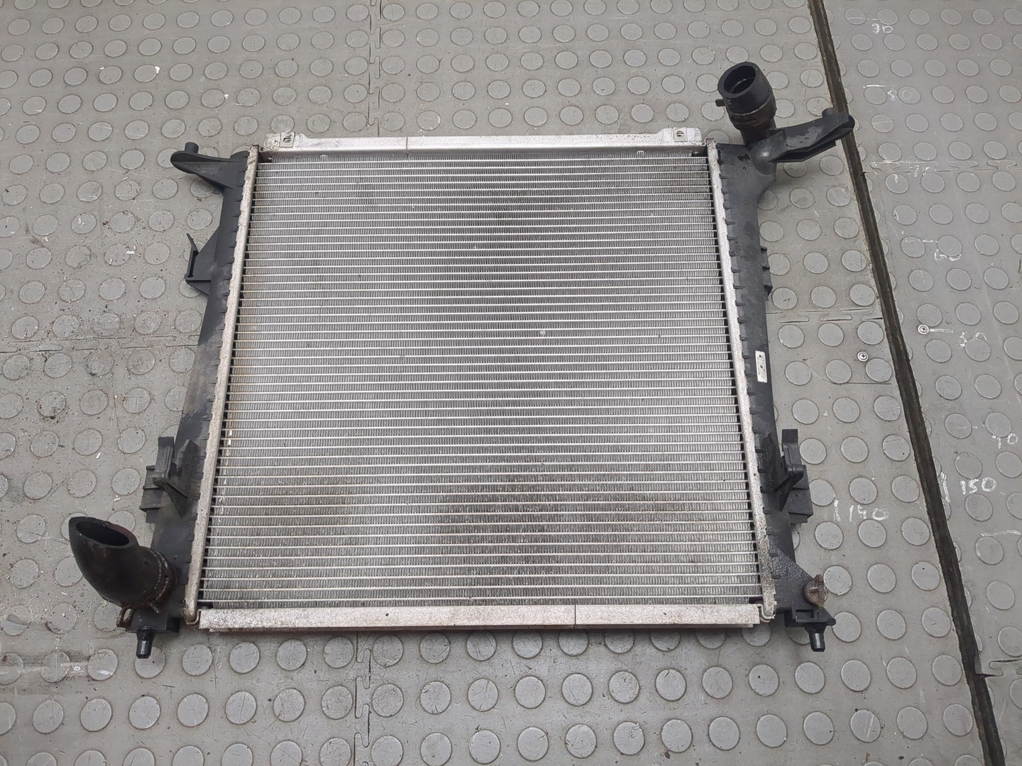 Радиатор охлаждения двигателя основной