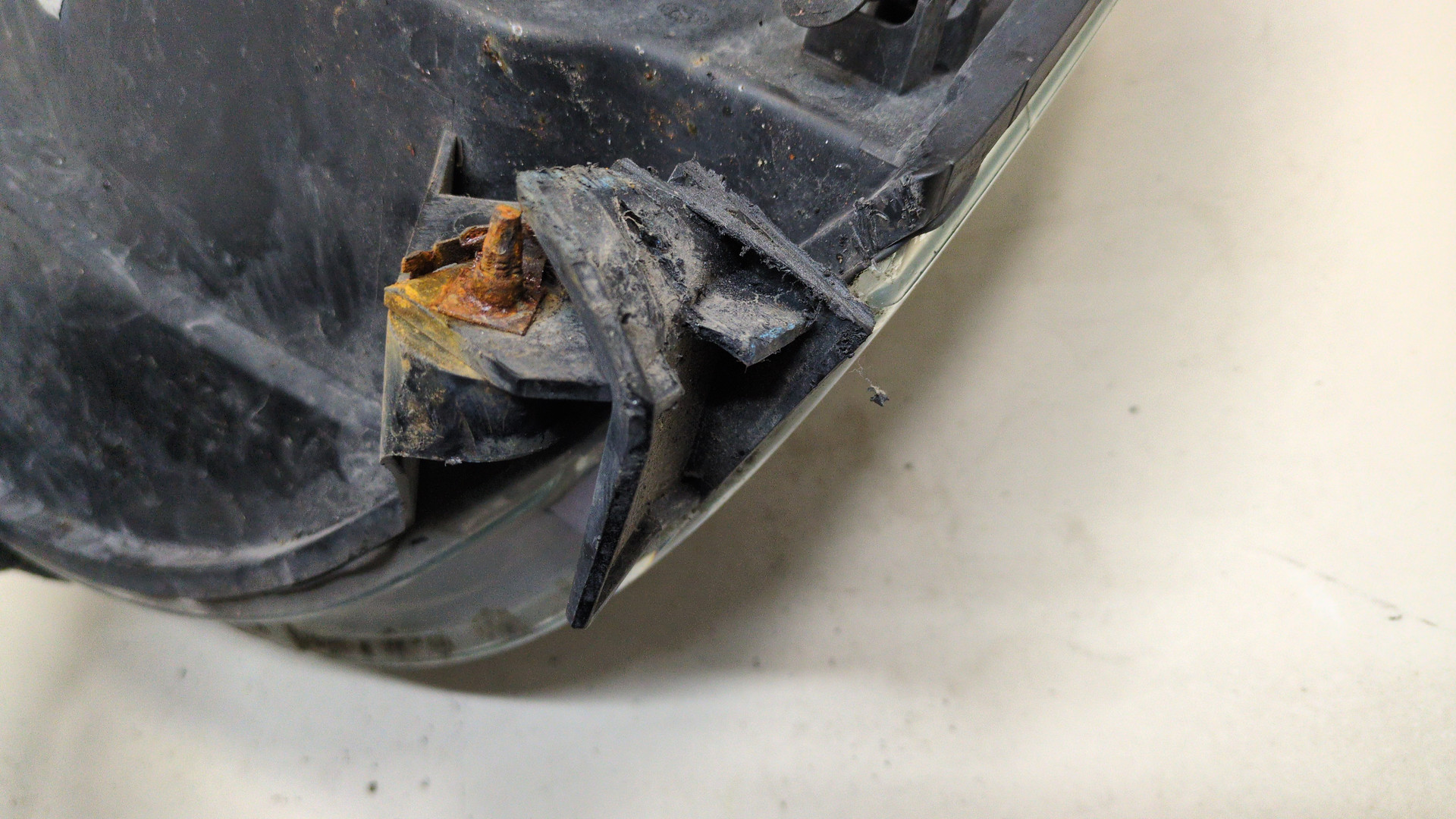 Фара правая