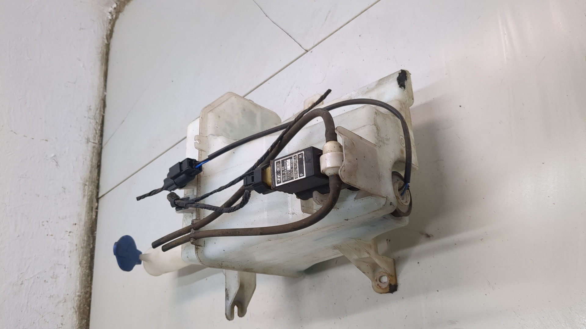 Бачок омывателя лобового стекла