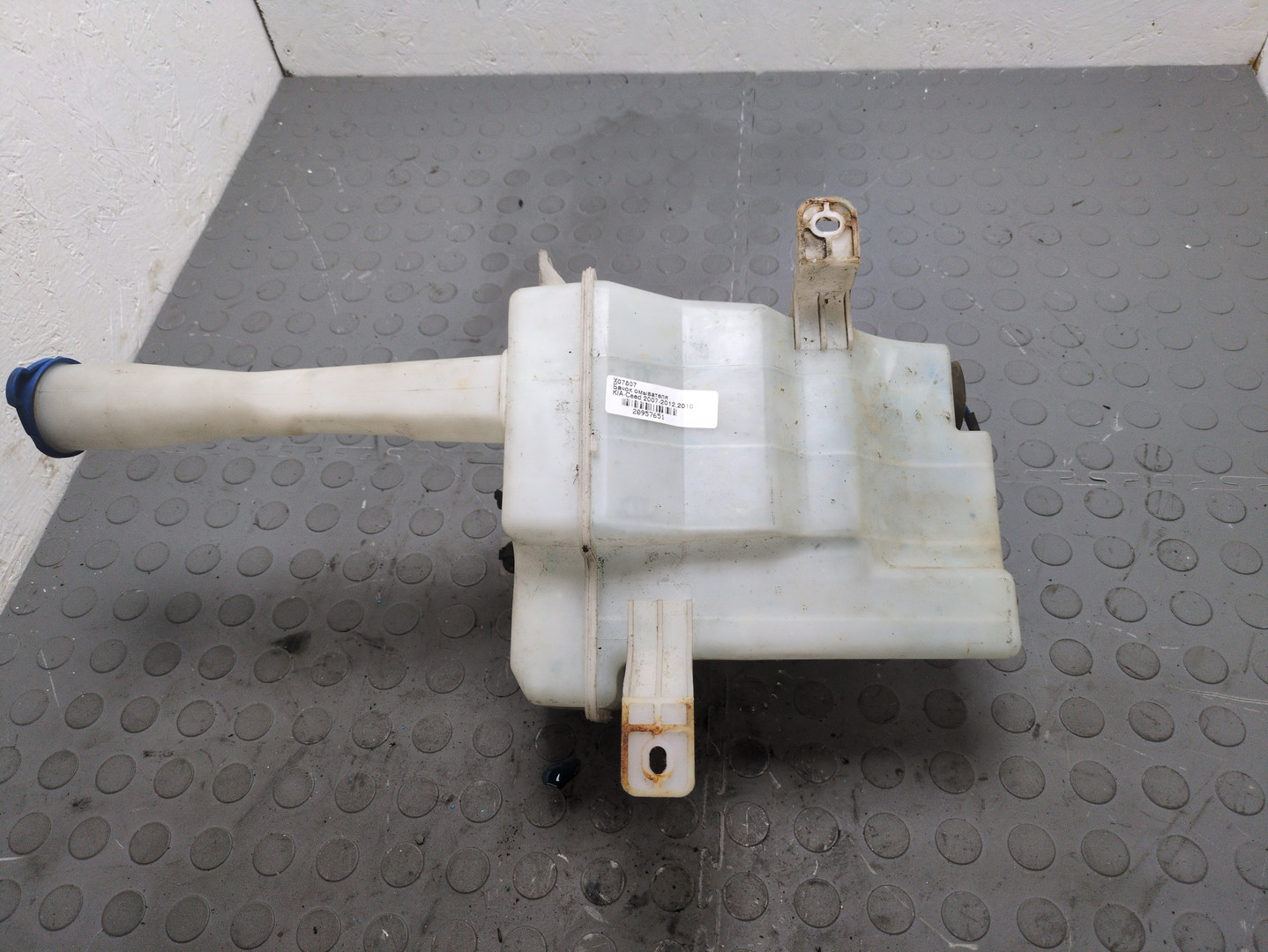 Бачок омывателя лобового стекла