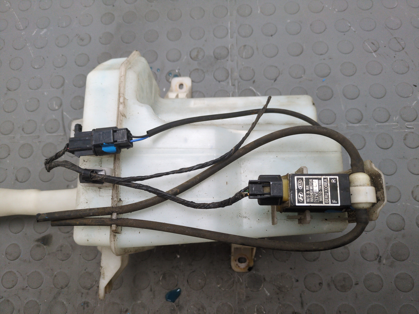 Бачок омывателя лобового стекла